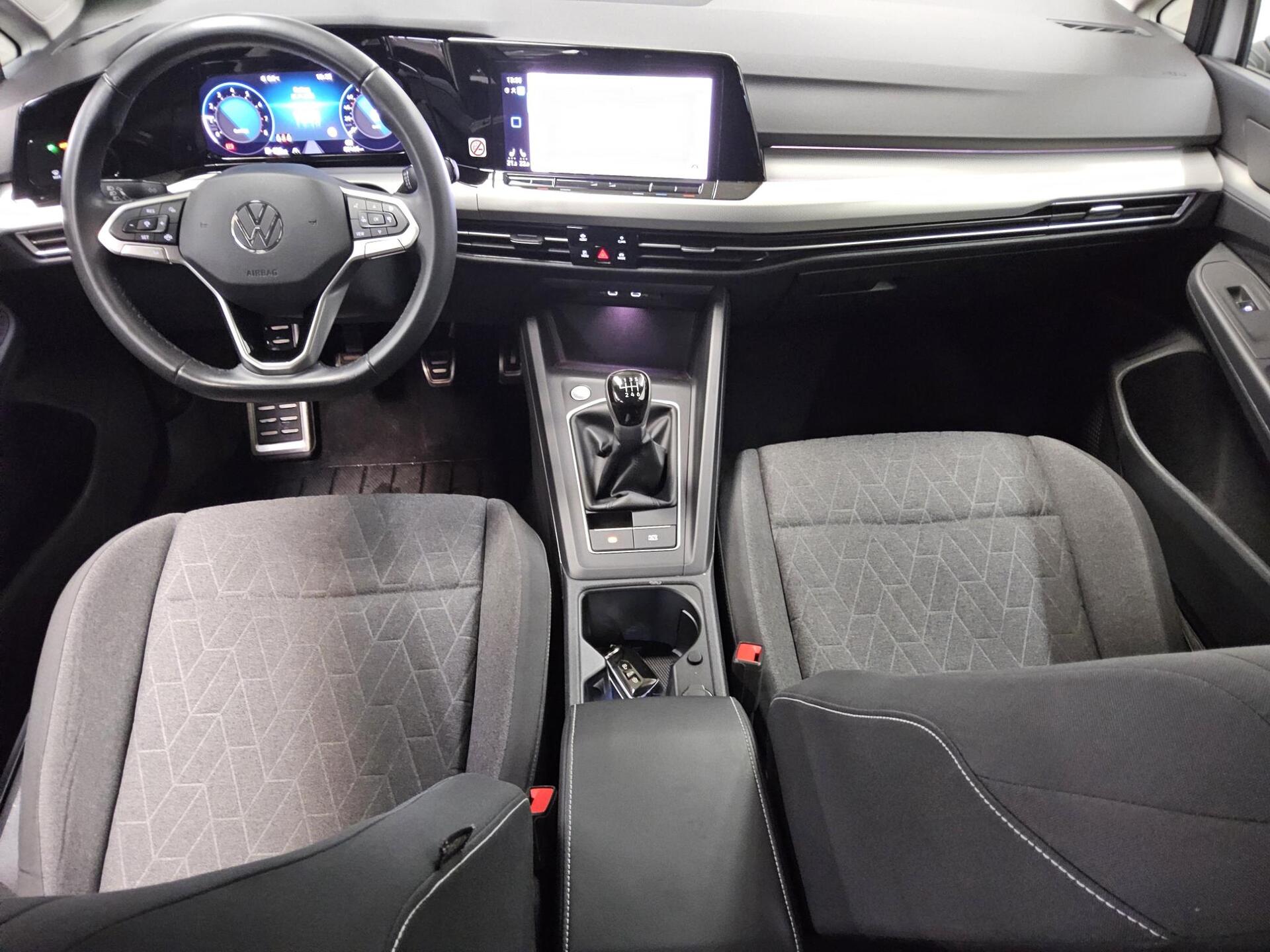 Volkswagen Golf-8 Var. 1.5 TSI Move Navi LED AID ACC PDC 5