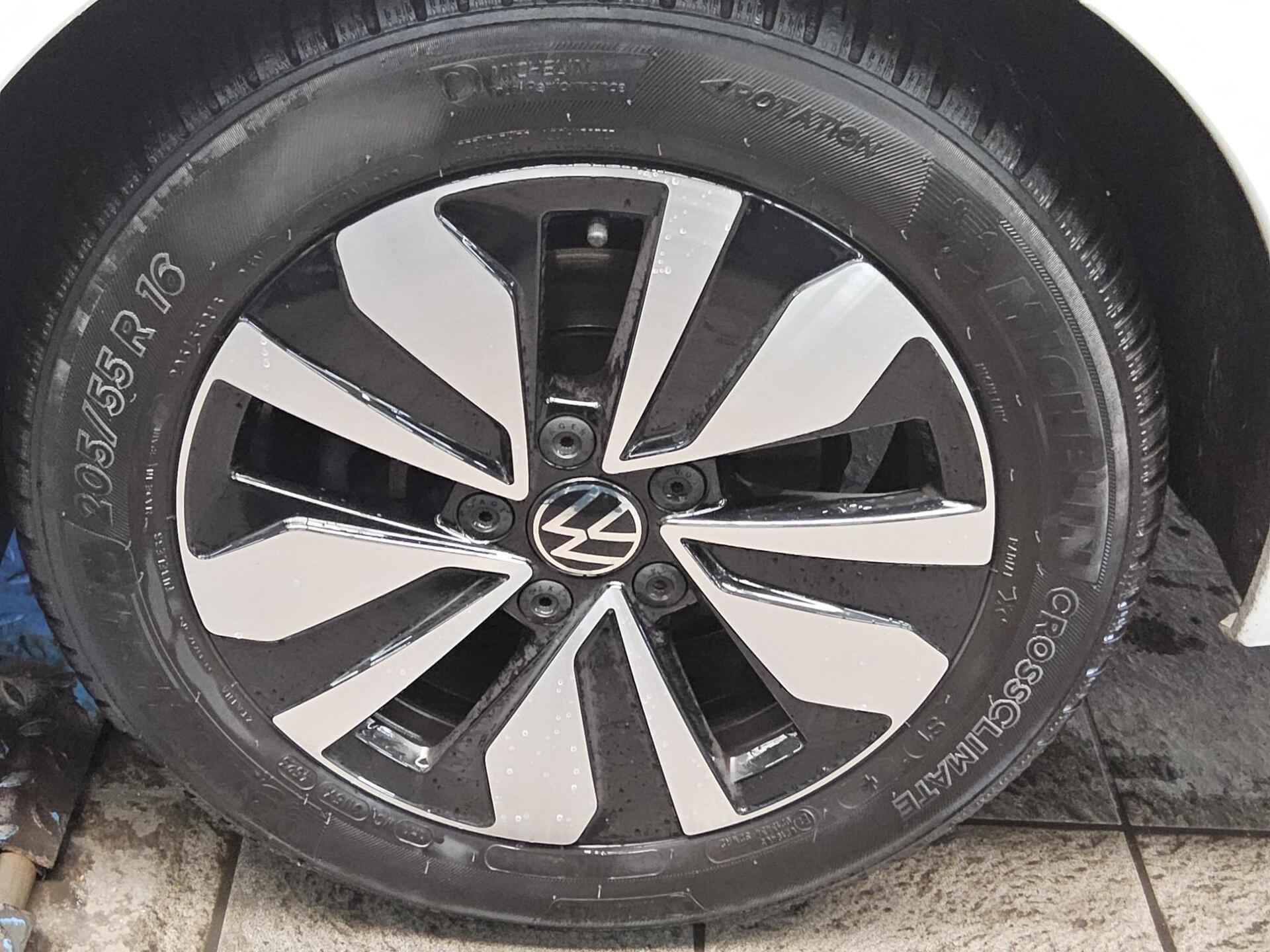 Volkswagen Golf-8 Var. 1.5 TSI Move Navi LED AID ACC PDC 11