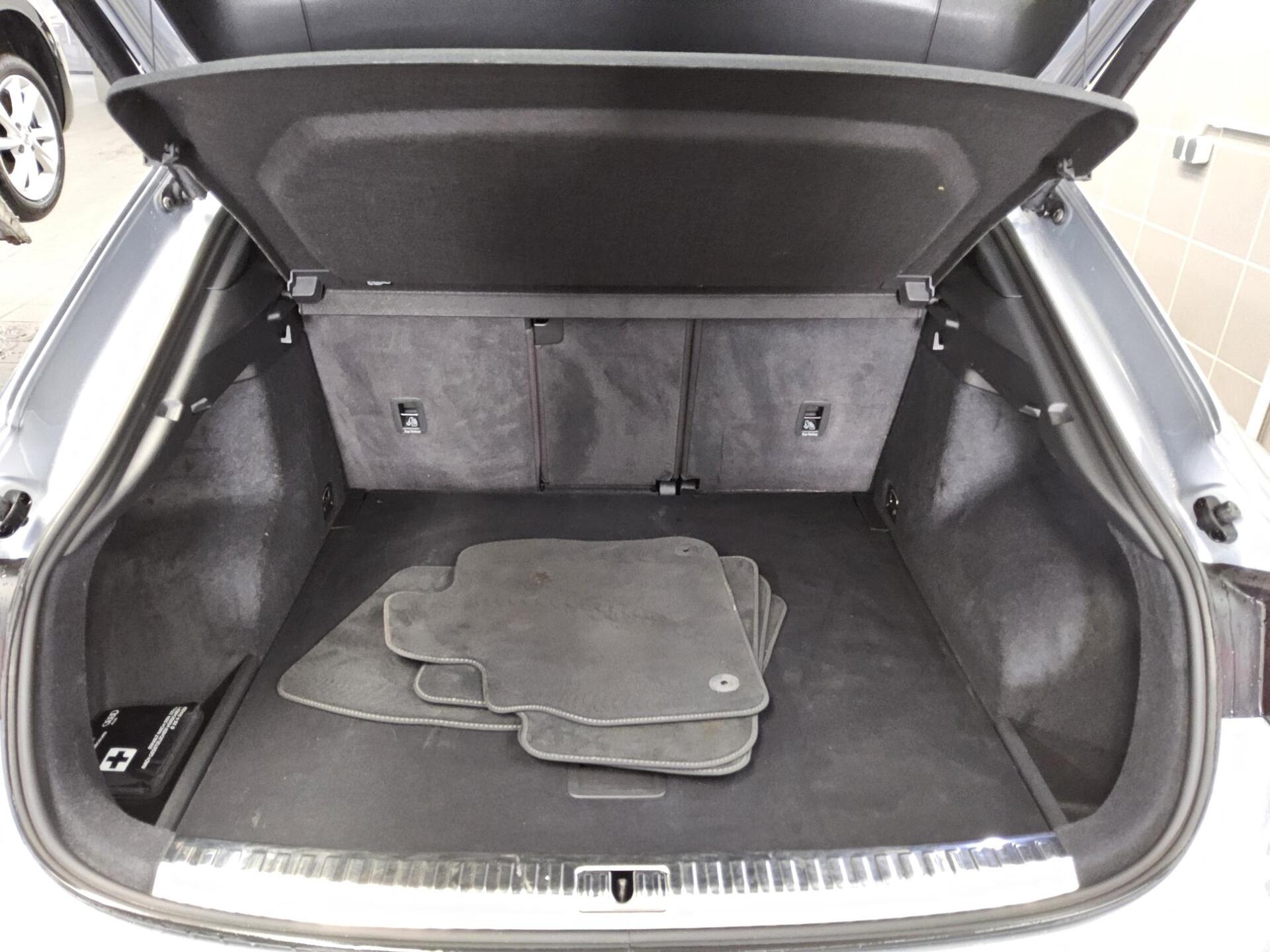 Audi Q3 Sportback 35 TDI S-Line Navi+ vc LED Sound 12