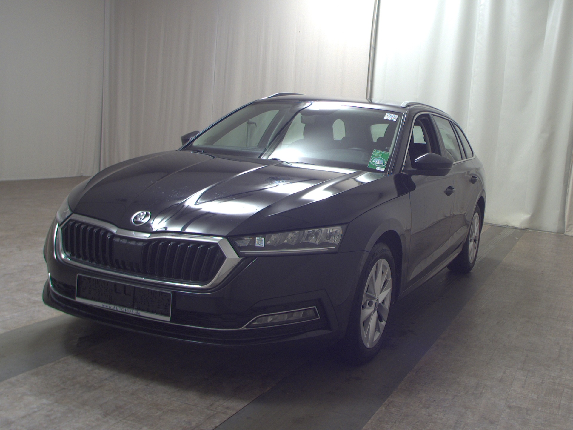 Skoda Octavia Kombi 2.0 TDI Style Navi LED vc AHK ACC 2