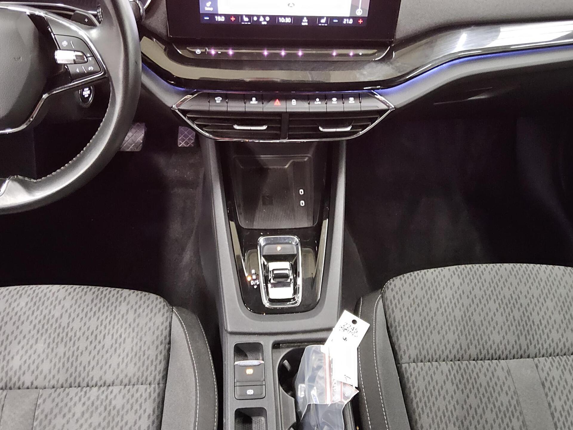 Skoda Octavia Kombi 2.0 TDI Style Navi LED vc AHK ACC 6