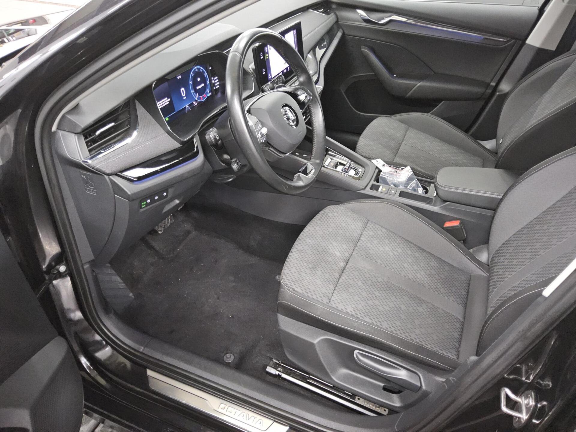 Skoda Octavia Kombi 2.0 TDI Style Navi LED vc AHK ACC 8