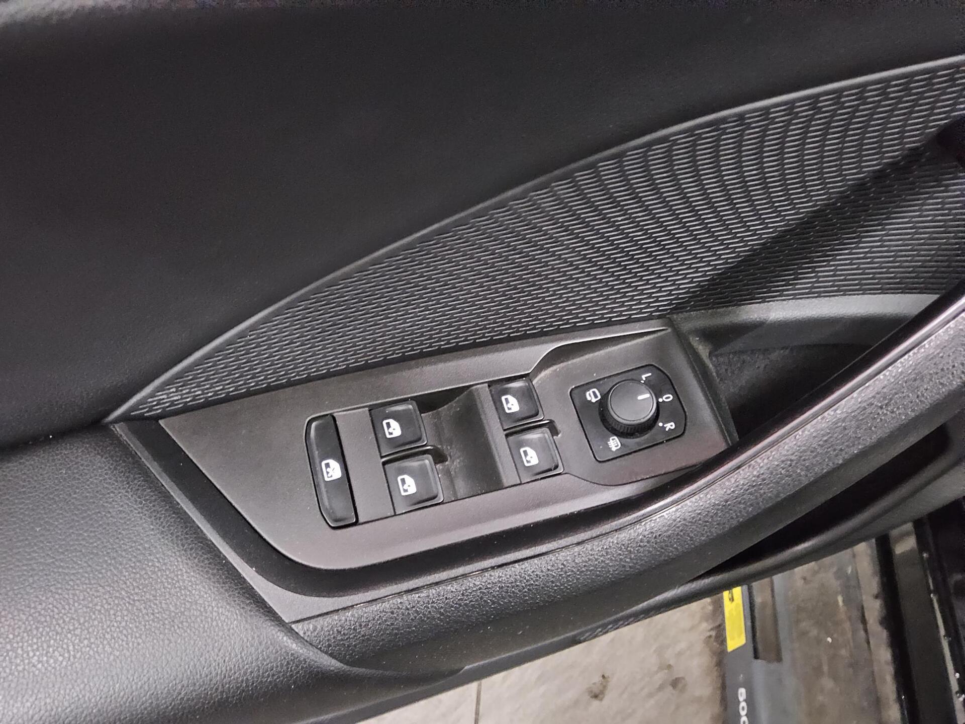 Skoda Octavia Kombi 2.0 TDI Style Navi LED vc AHK ACC 9