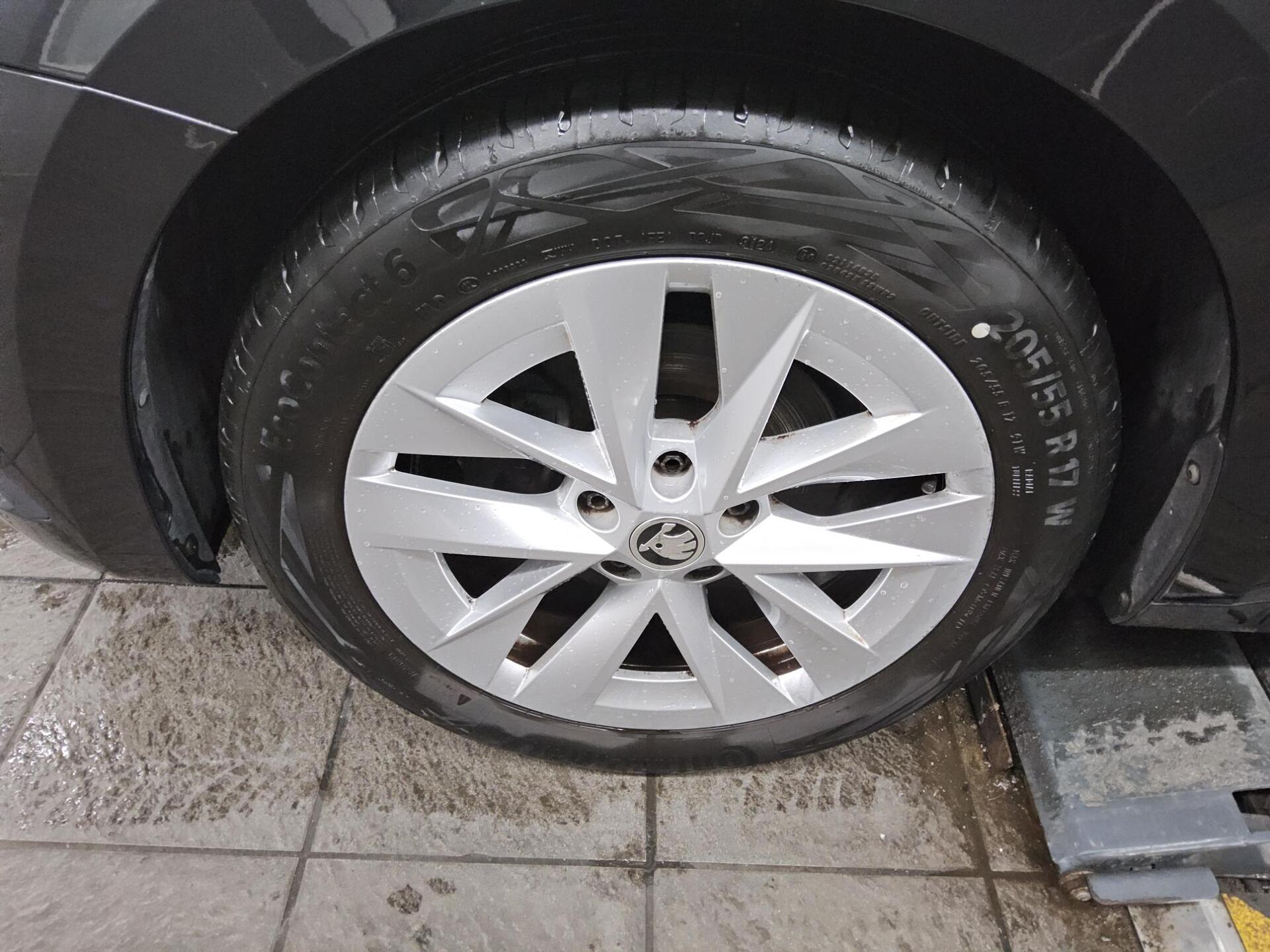 Skoda Octavia Kombi 2.0 TDI Style Navi LED vc AHK ACC 11