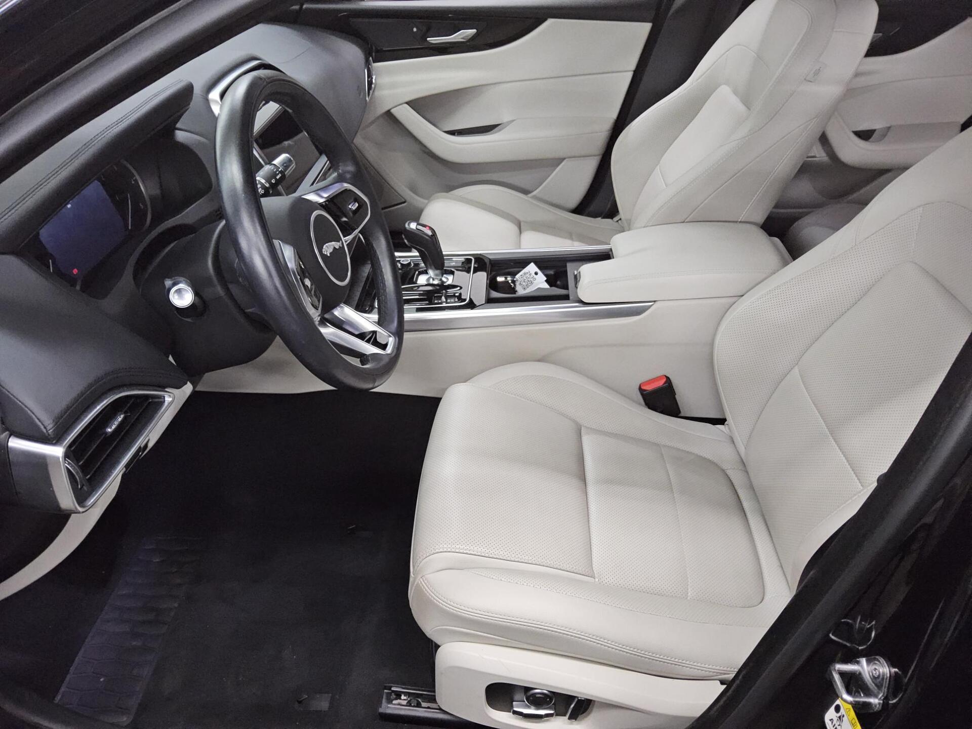 Jaguar XE D 200 AWD HSE Leder Navi-Pro LED HuD RFK Shz 8