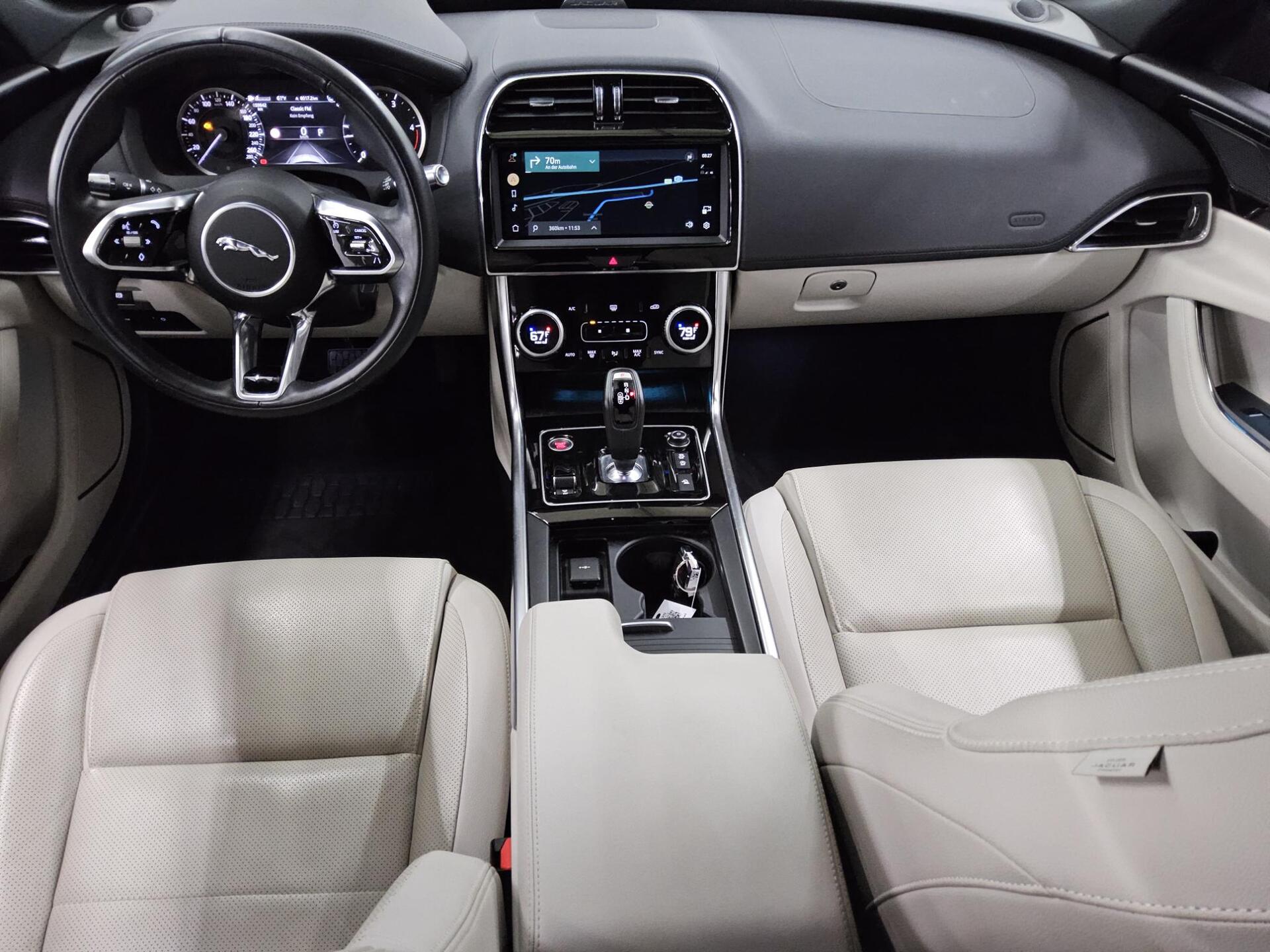 Jaguar XE D 200 AWD HSE Leder Navi-Pro LED HuD RFK Shz 5