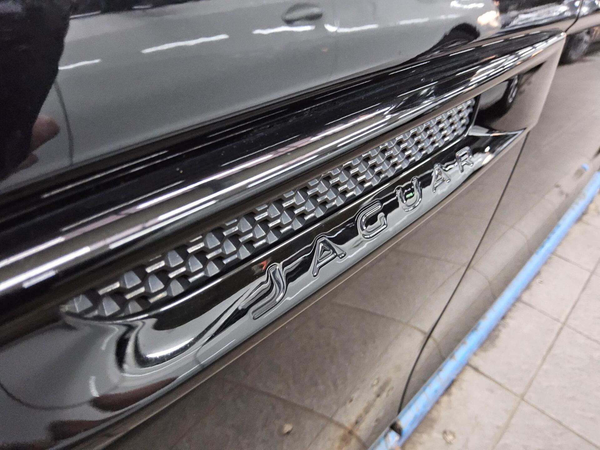 Jaguar XE D 200 AWD HSE Leder Navi-Pro LED HuD RFK Shz 13