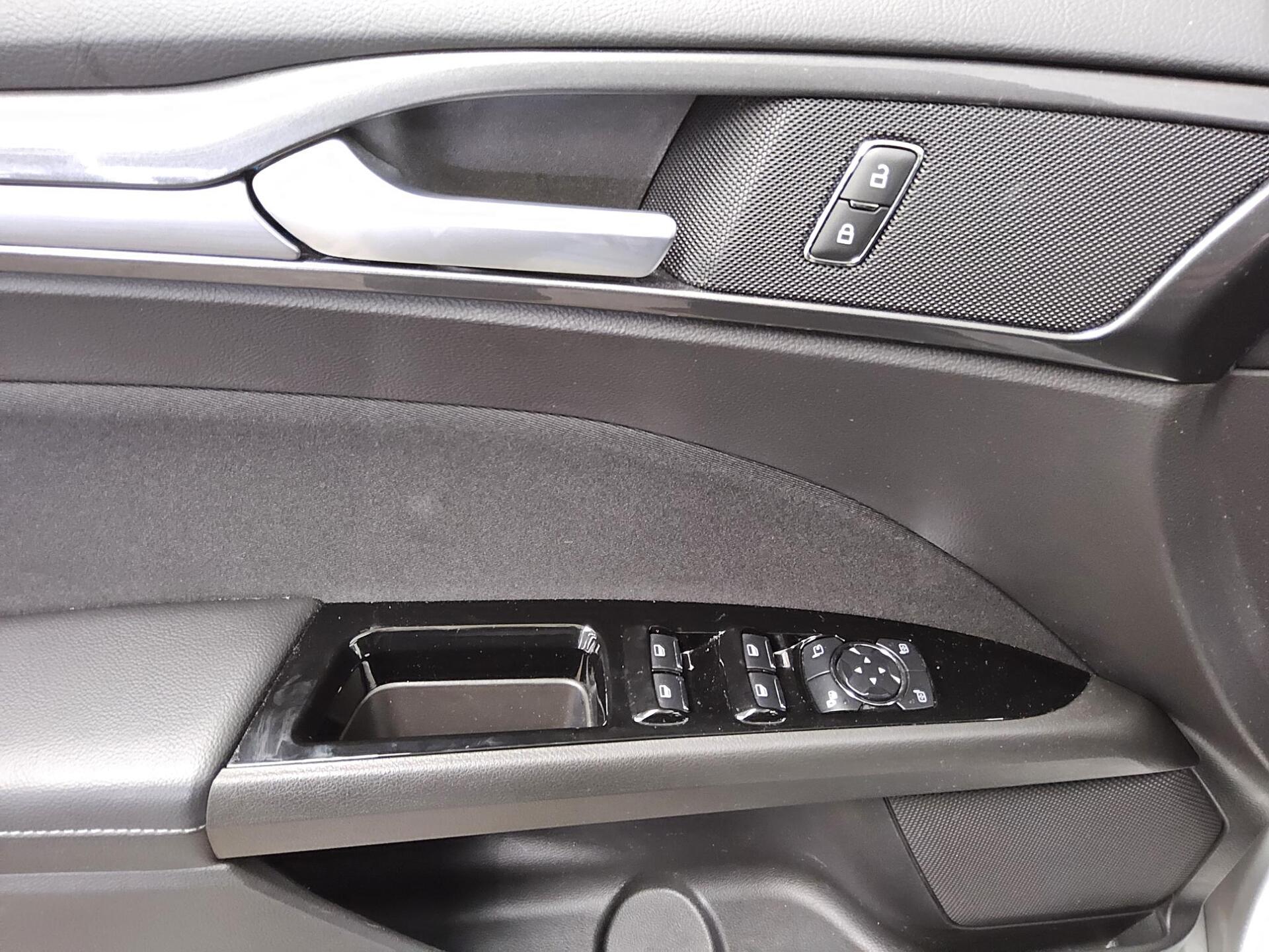 Ford Mondeo Turnier 2.0 EB Titanium Navi LED PDC Shz 9