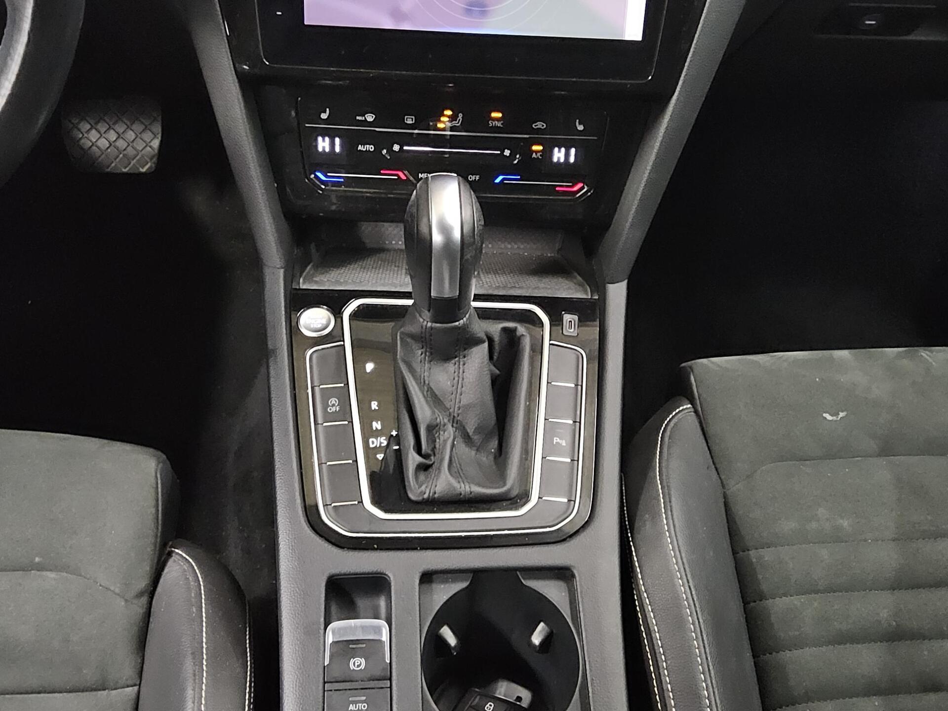 Volkswagen Passat Var. 2.0 TDI Elegance Navi AID LED AHK 6