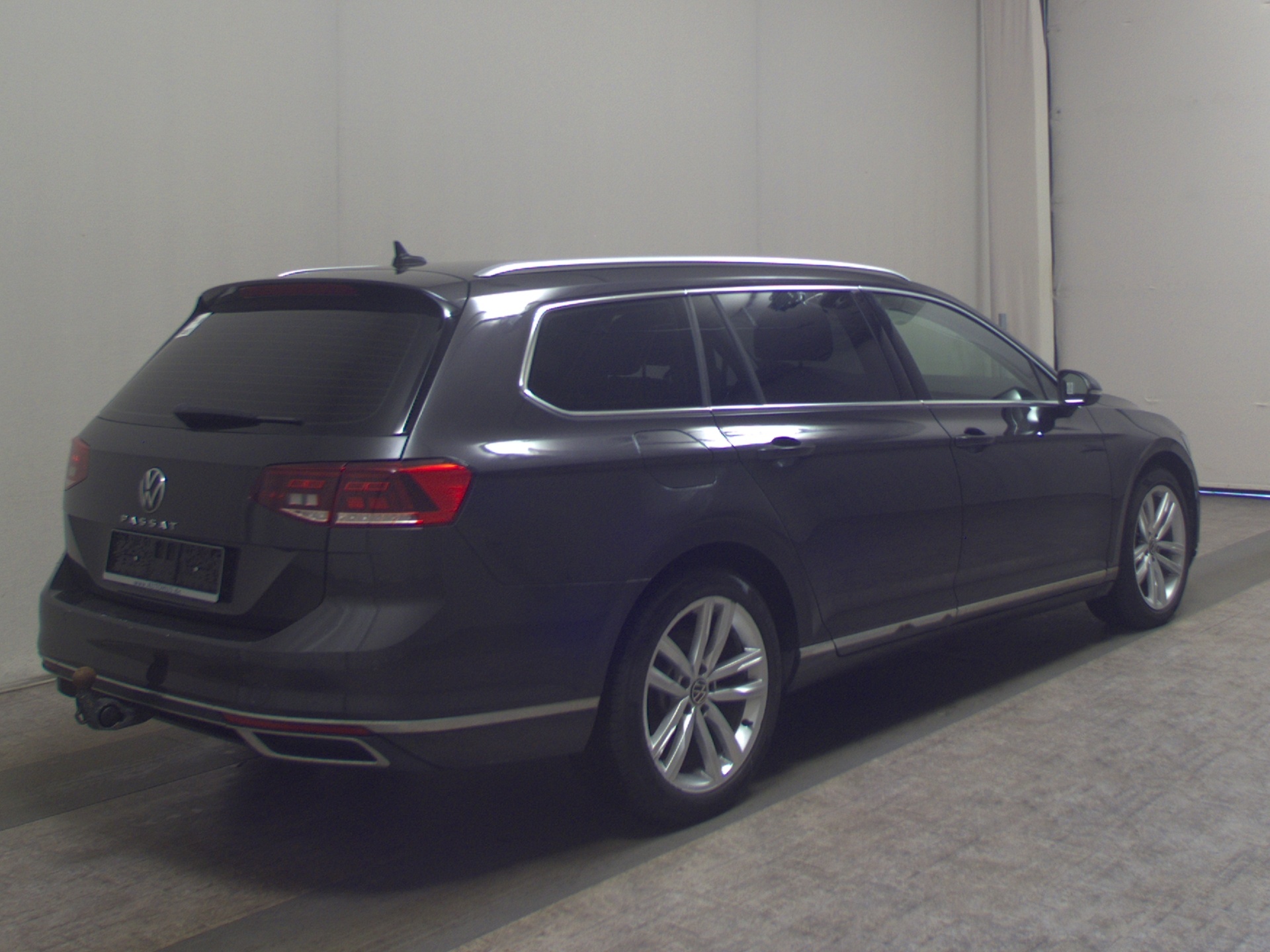 Volkswagen Passat Var. 2.0 TDI Elegance Navi AID LED AHK 4