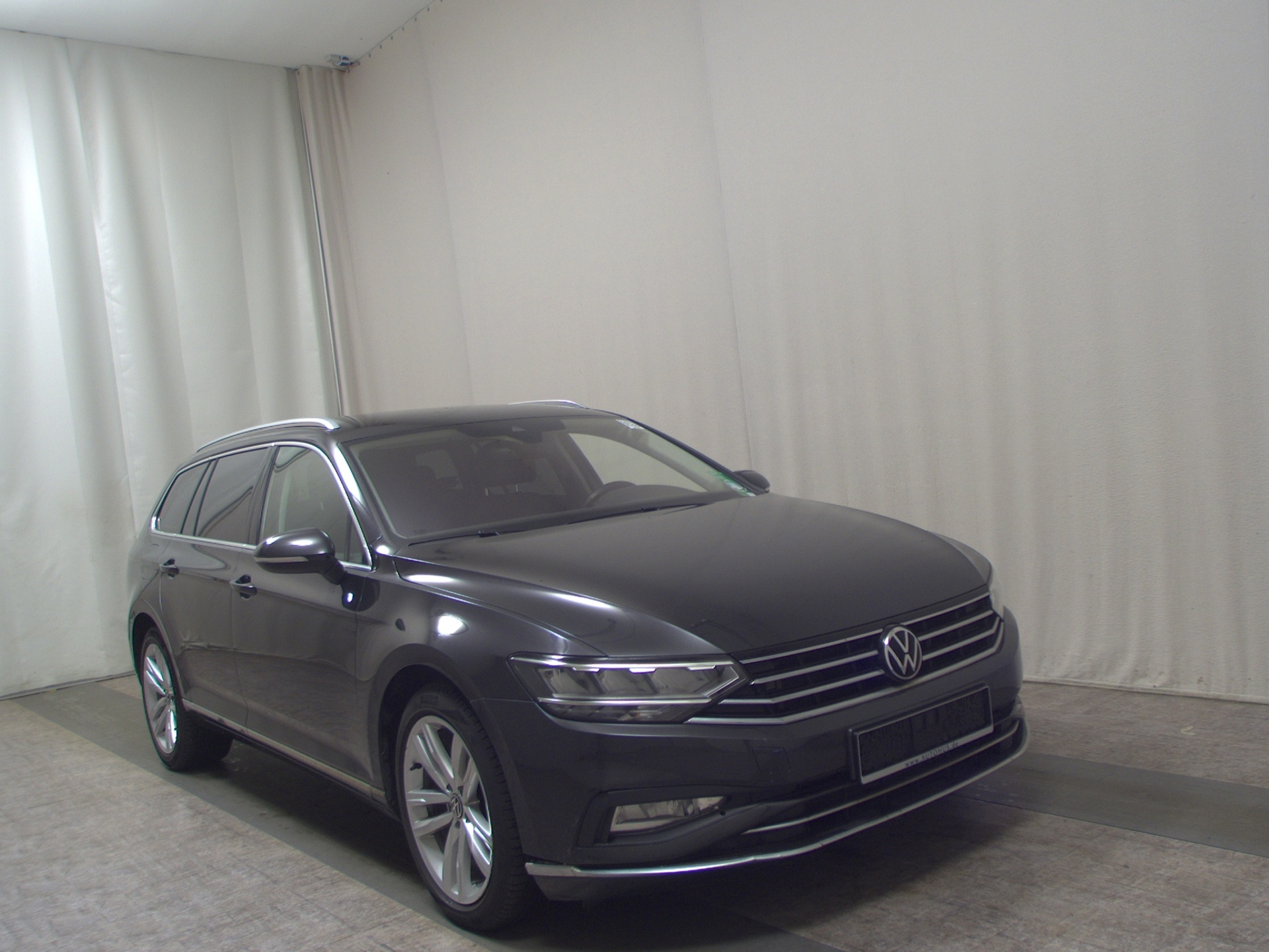 Volkswagen Passat Var. 2.0 TDI Elegance Navi AID LED AHK 3