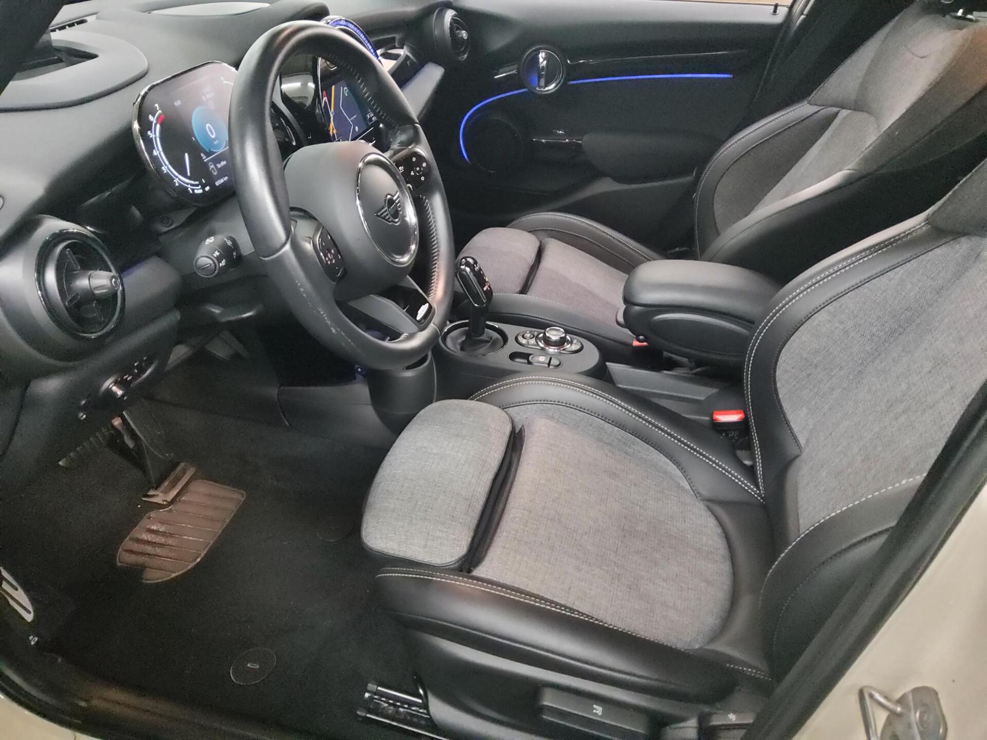 MINI Cooper JCW Trim Navi LED HuD RFK T-Leder 9