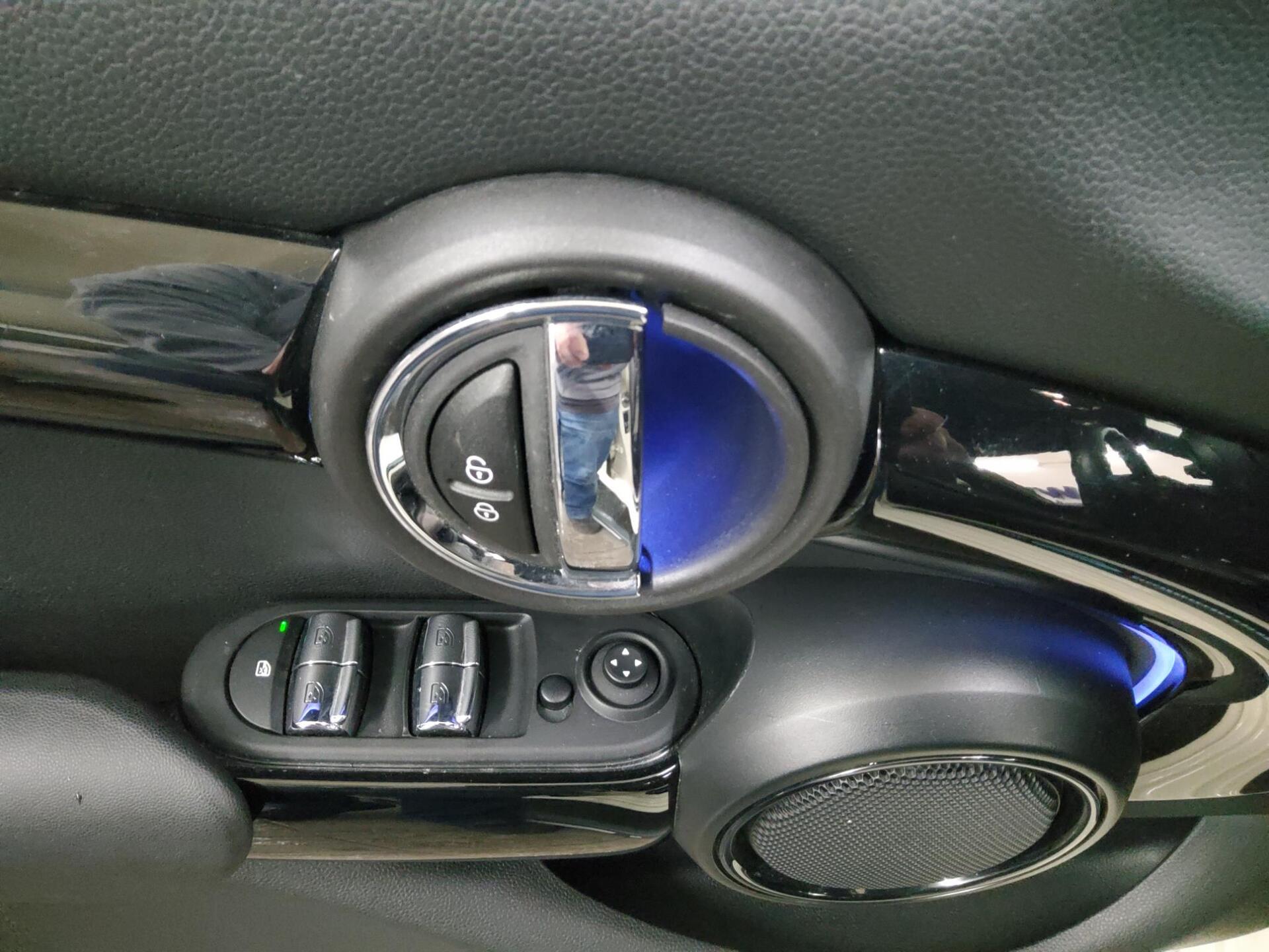 MINI Cooper JCW Trim Navi LED HuD RFK T-Leder 10