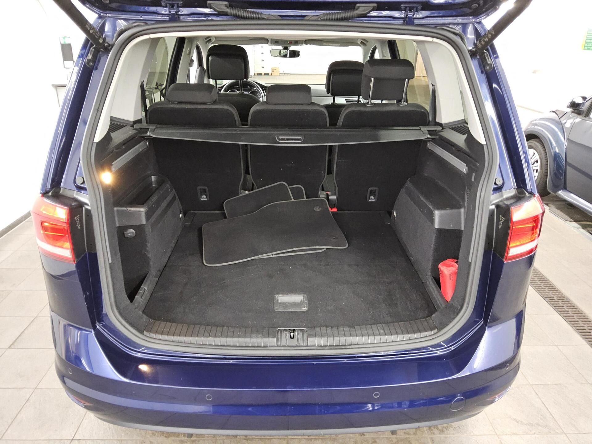 Volkswagen Touran 2.0 TDI Comf. Navi RFK ACC Keyless Shz 11