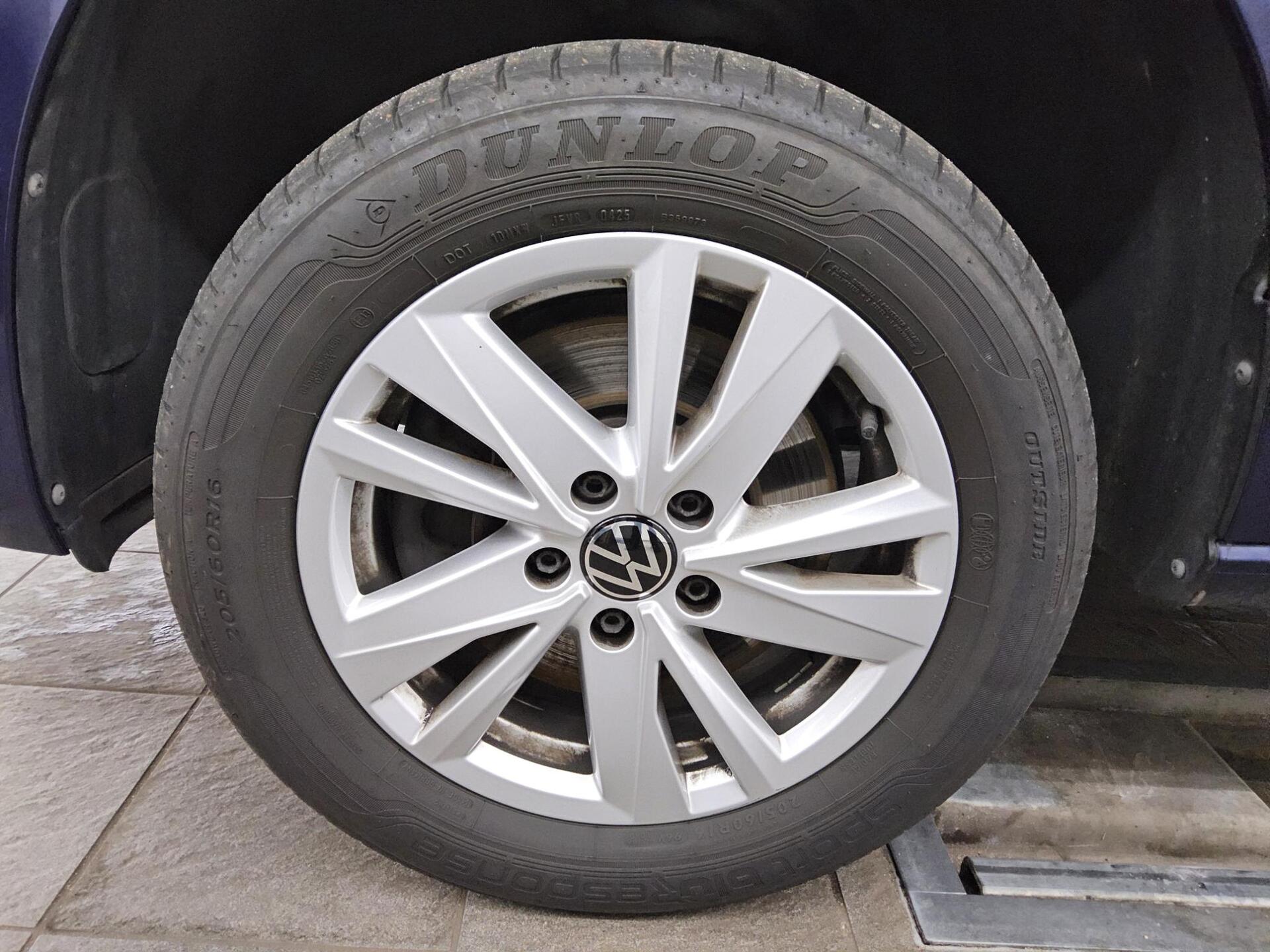 Volkswagen Touran 2.0 TDI Comf. Navi RFK ACC Keyless Shz 10