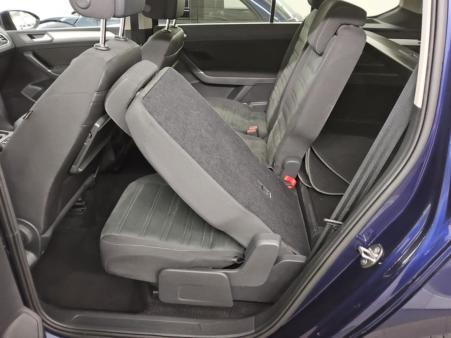 Volkswagen Touran 2.0 TDI Comf. Navi RFK ACC Keyless Shz 12