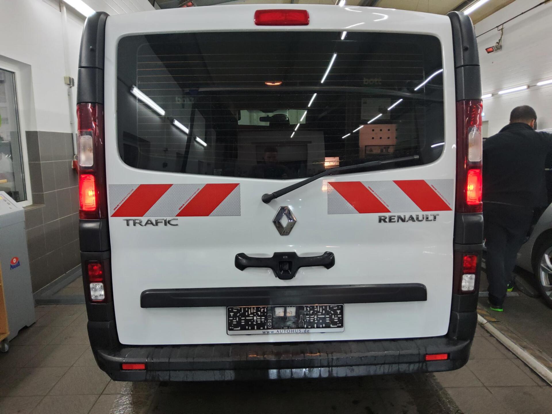 Renault Trafic L2H1 1.6 dCi Regalsystem Navi StHzg PDC 10