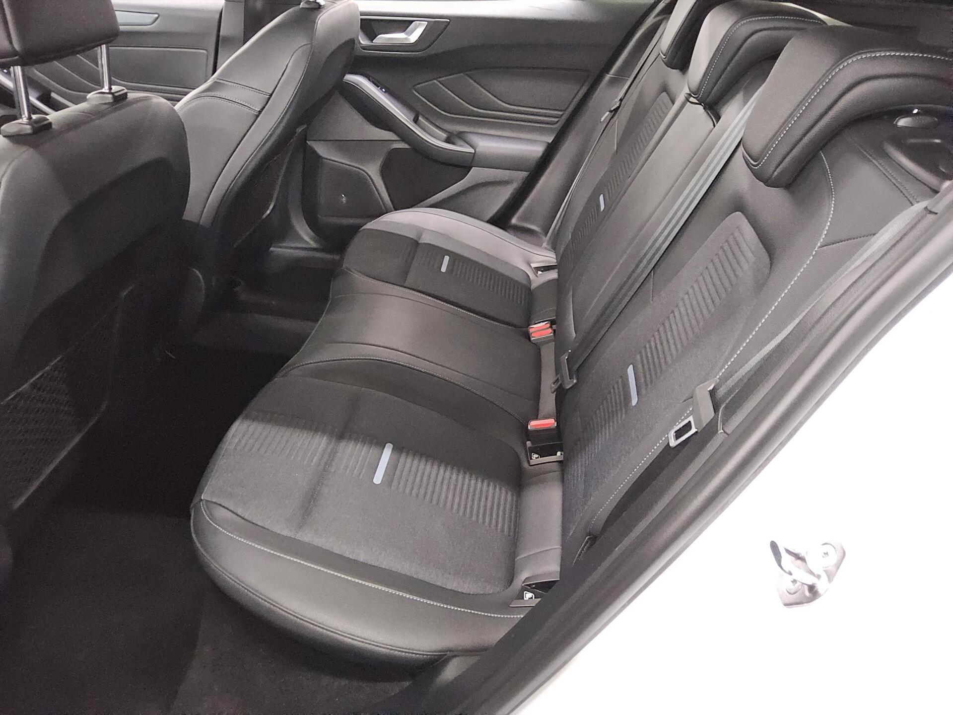 Ford Focus Turnier 1.5 EB Active Navi LED Shz RfK 13