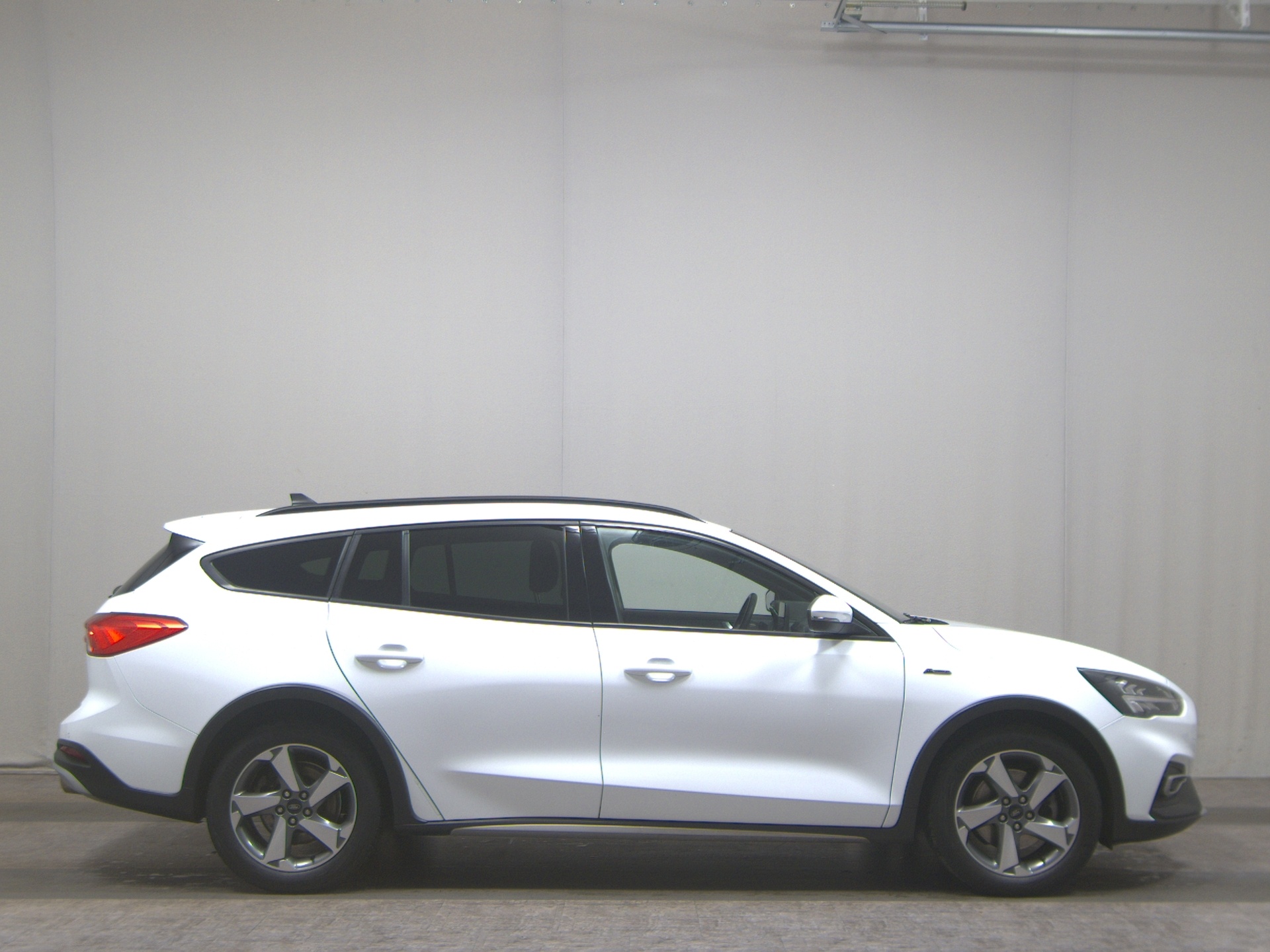 Ford Focus Turnier 1.5 EB Active Navi LED Shz RfK
