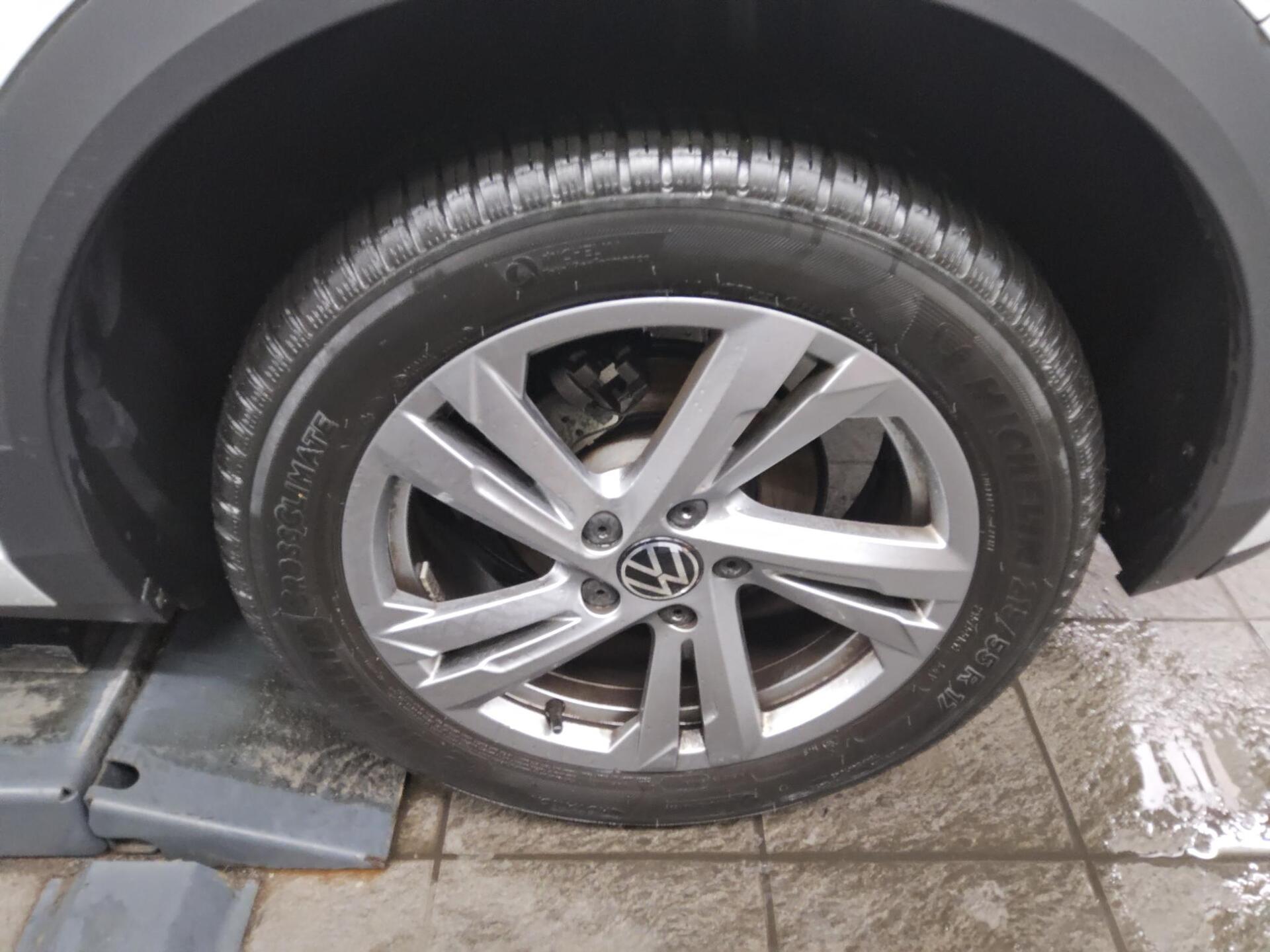 Volkswagen T-Roc 1.0 TSI R-Line Navi DC LED+ Kamera Shz 11