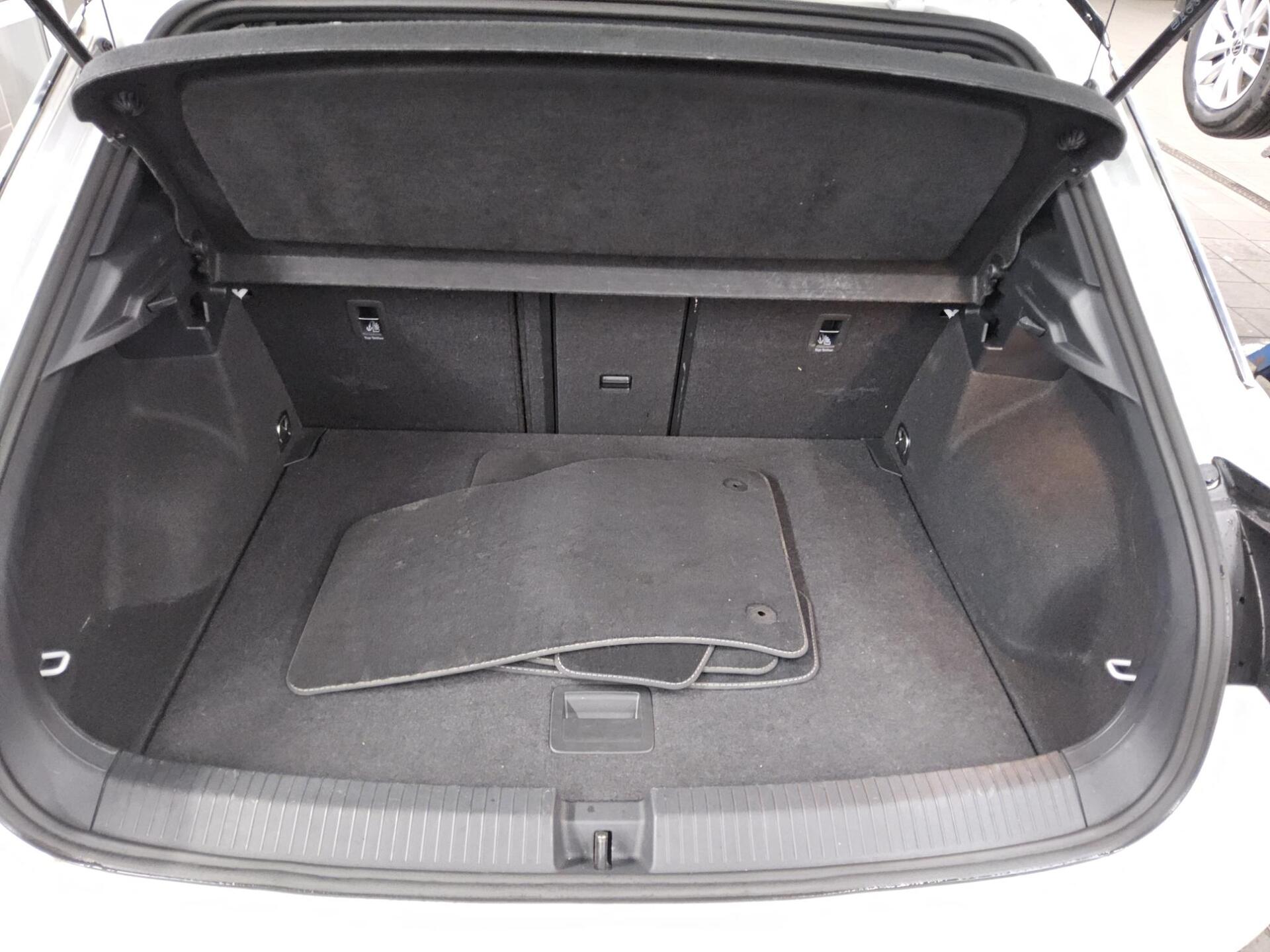 Volkswagen T-Roc 1.0 TSI R-Line Navi DC LED+ Kamera Shz 12