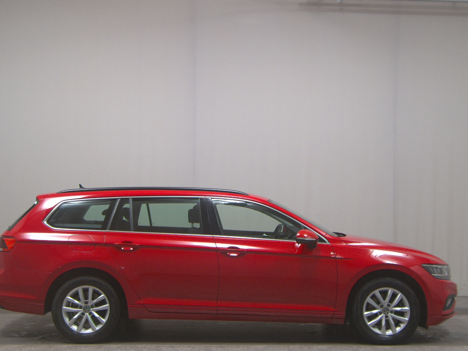 Volkswagen Passat Var. 2.0 TDI Business Navi LED AID RFK