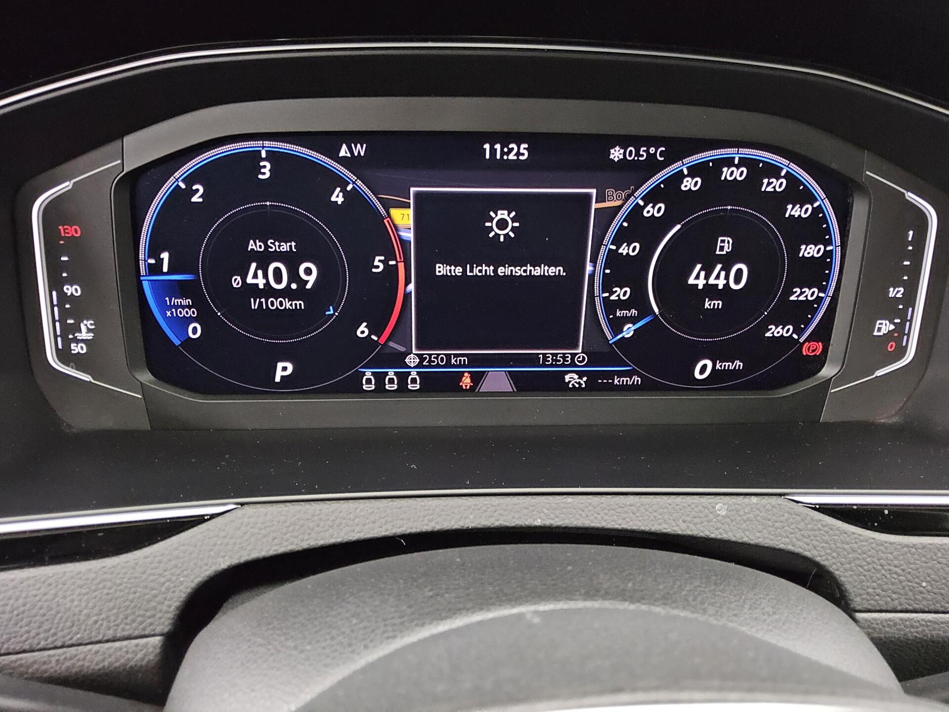 Volkswagen Passat Var. 2.0 TDI Business Navi LED AID RFK 8