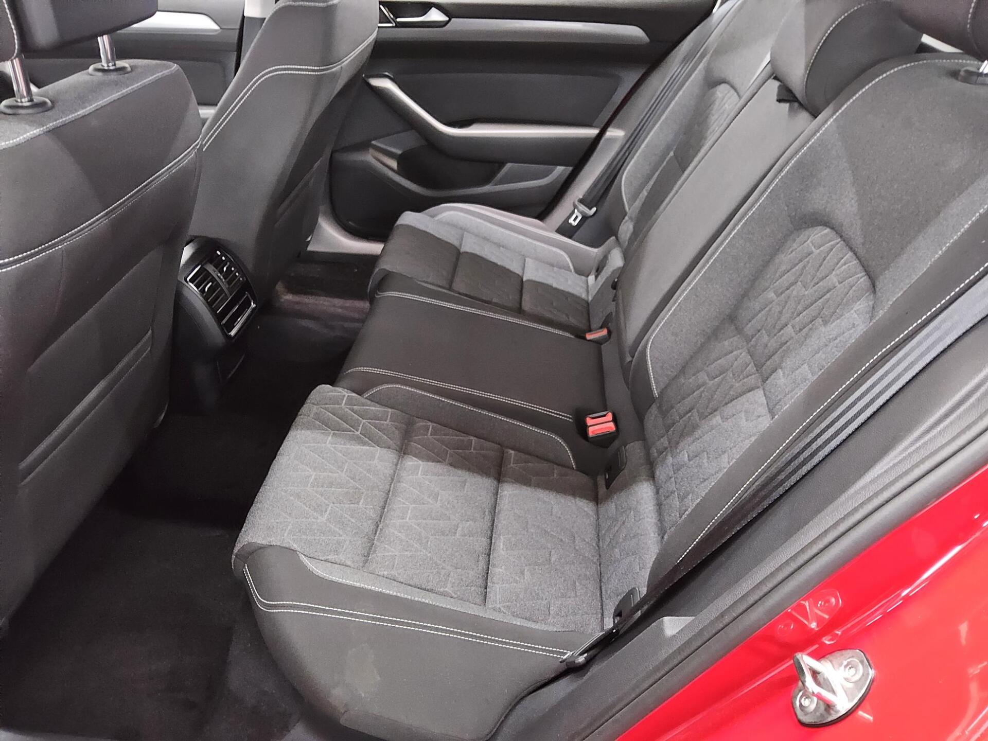 Volkswagen Passat Var. 2.0 TDI Business Navi LED AID RFK 13