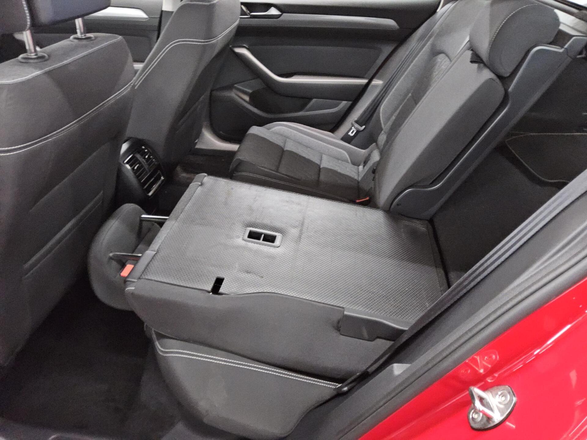 Volkswagen Passat Var. 2.0 TDI Business Navi LED AID RFK 12