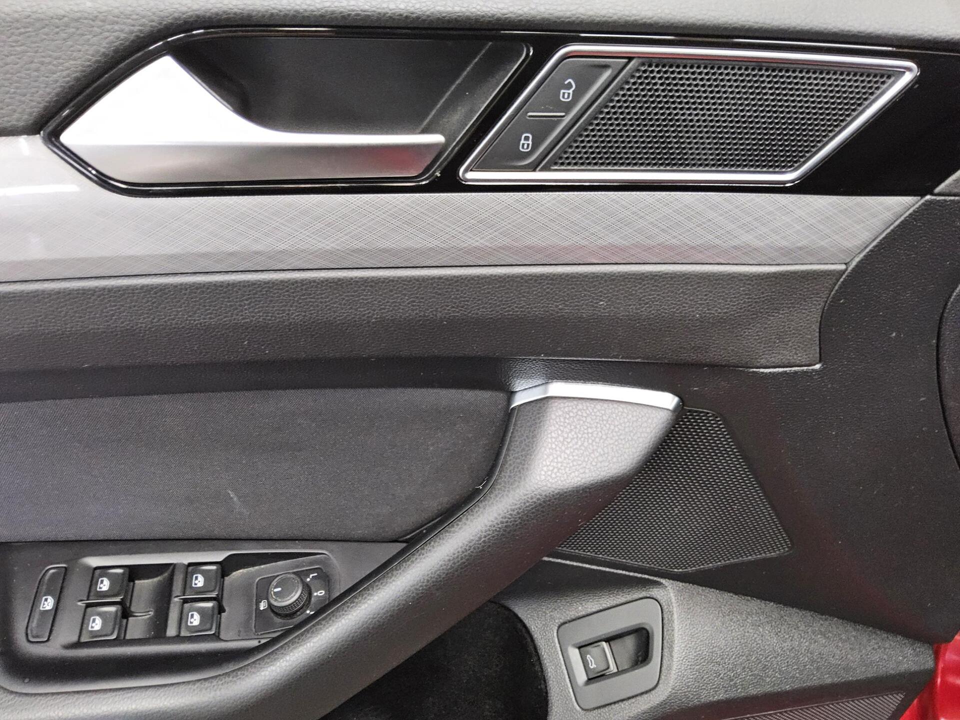 Volkswagen Passat Var. 2.0 TDI Business Navi LED AID RFK 10