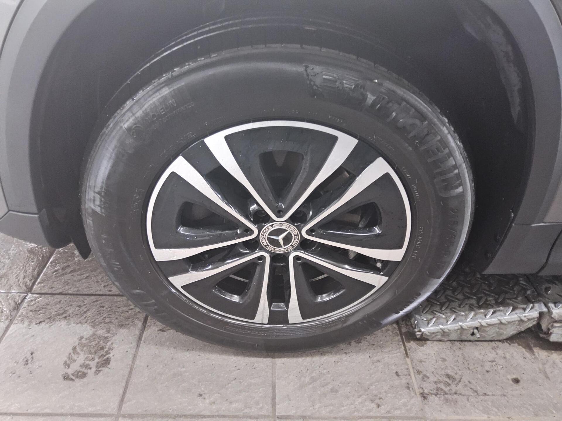 Mercedes-Benz GLA 180 d Style Navi LED MBUX RFK T-Leder 11