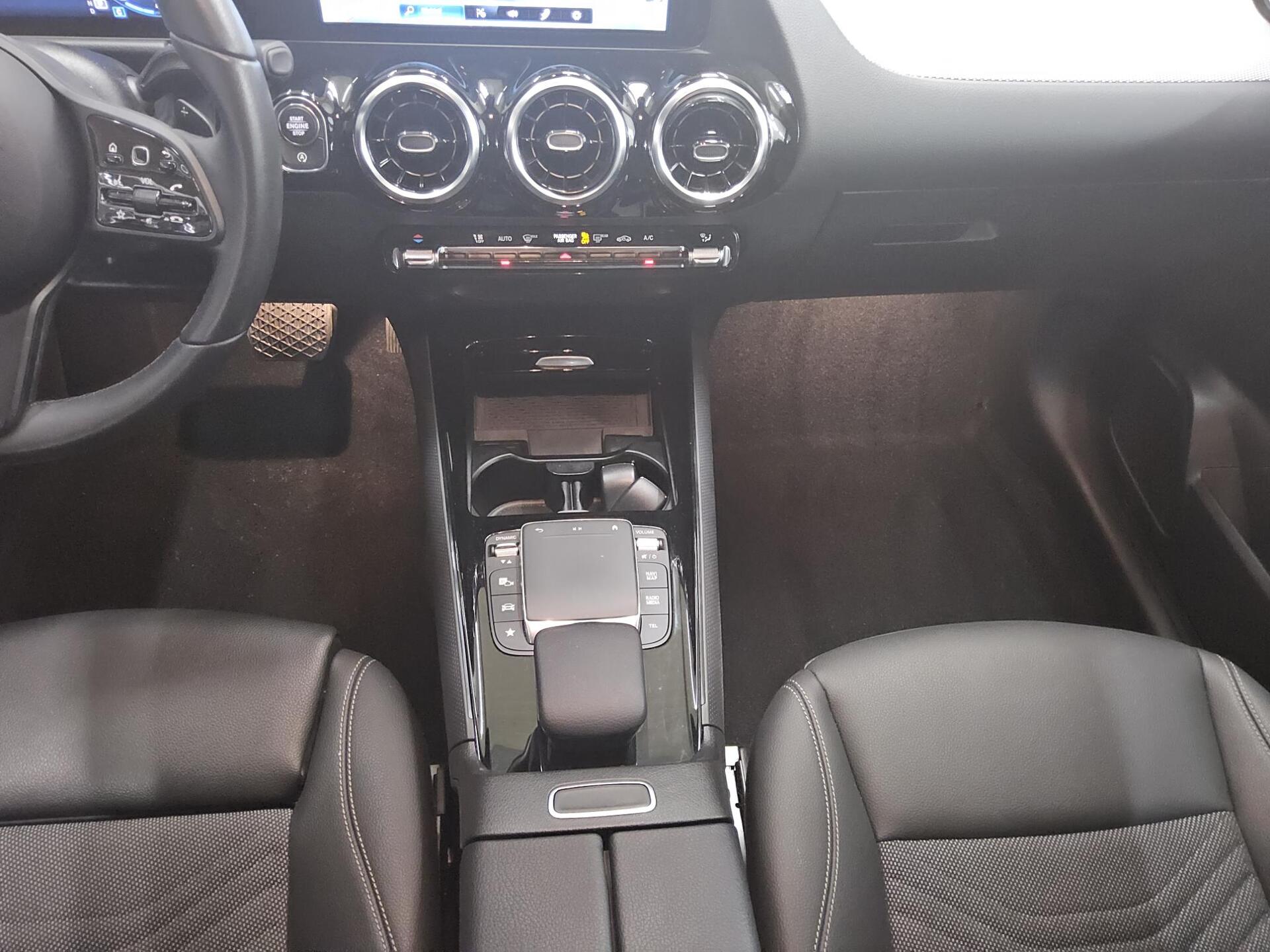 Mercedes-Benz GLA 180 d Style Navi LED MBUX RFK T-Leder 6