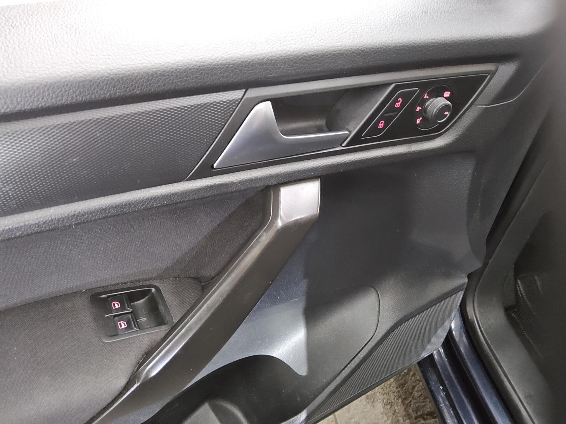 Volkswagen Caddy Maxi 2.0 TDI Comf. 5-Sitze Navi Shz ACC 9