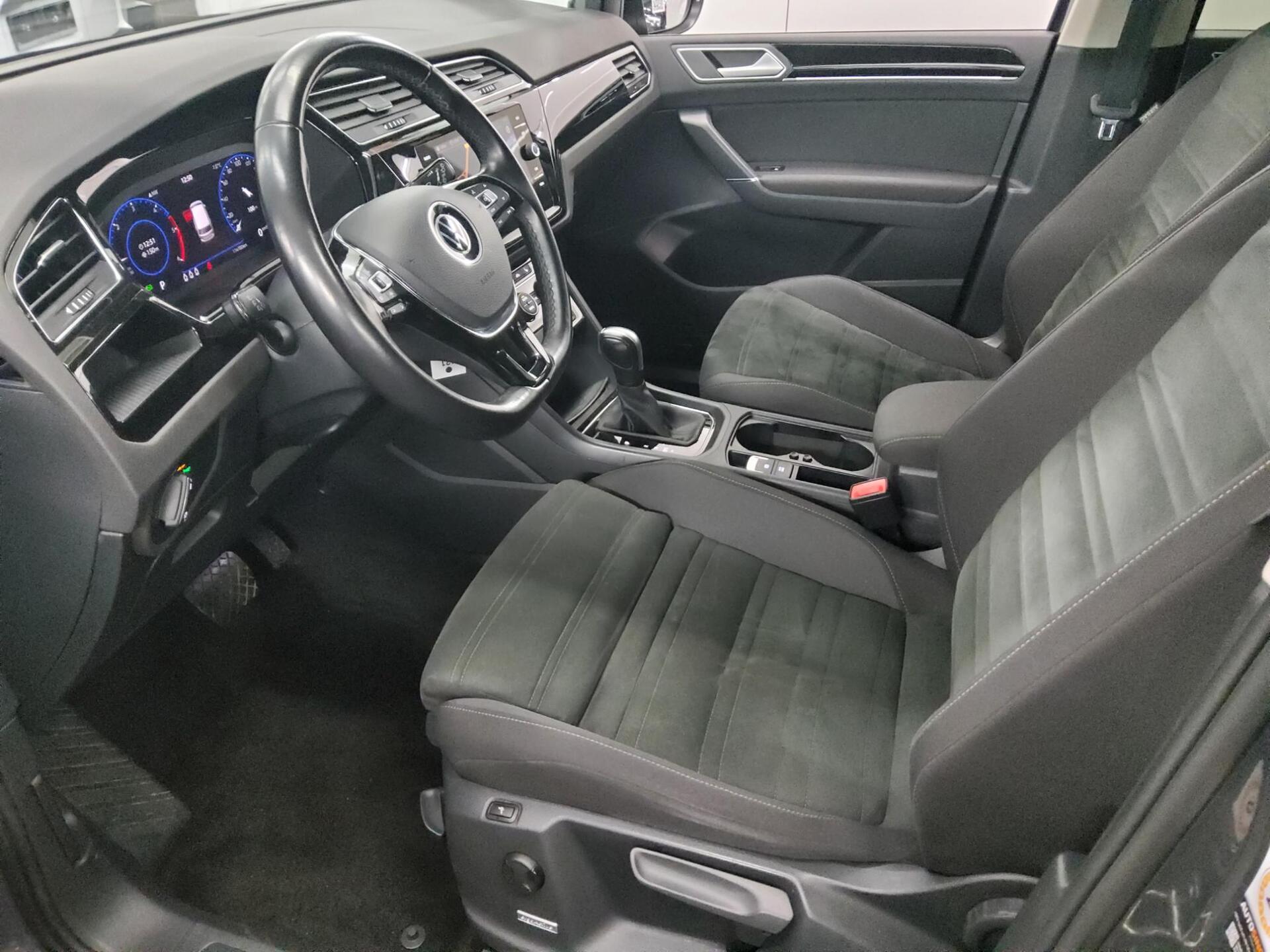 Volkswagen Touran 2.0 TDI Highline Navi LED ACC AID 9