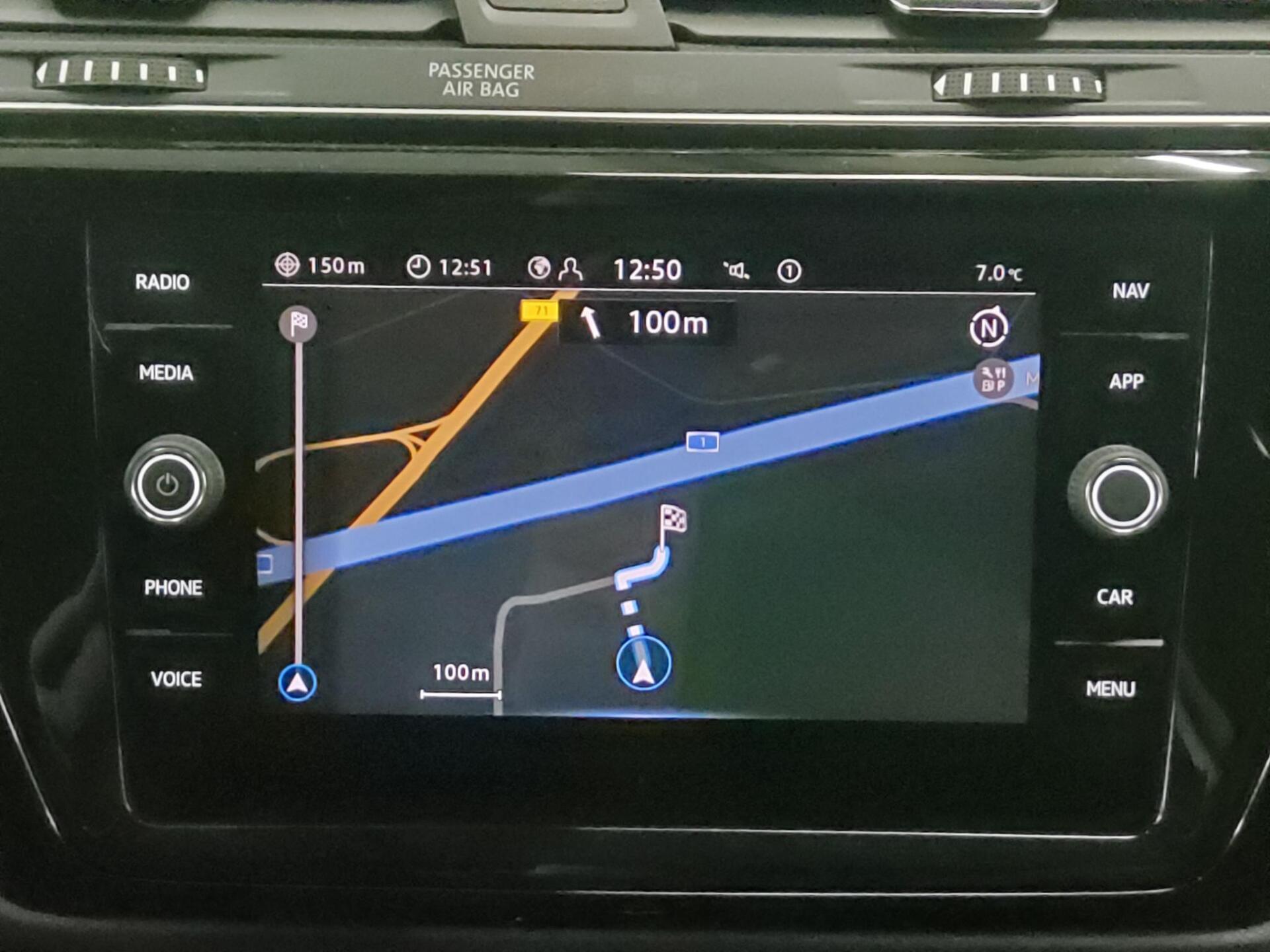 Volkswagen Touran 2.0 TDI Highline Navi LED ACC AID 7