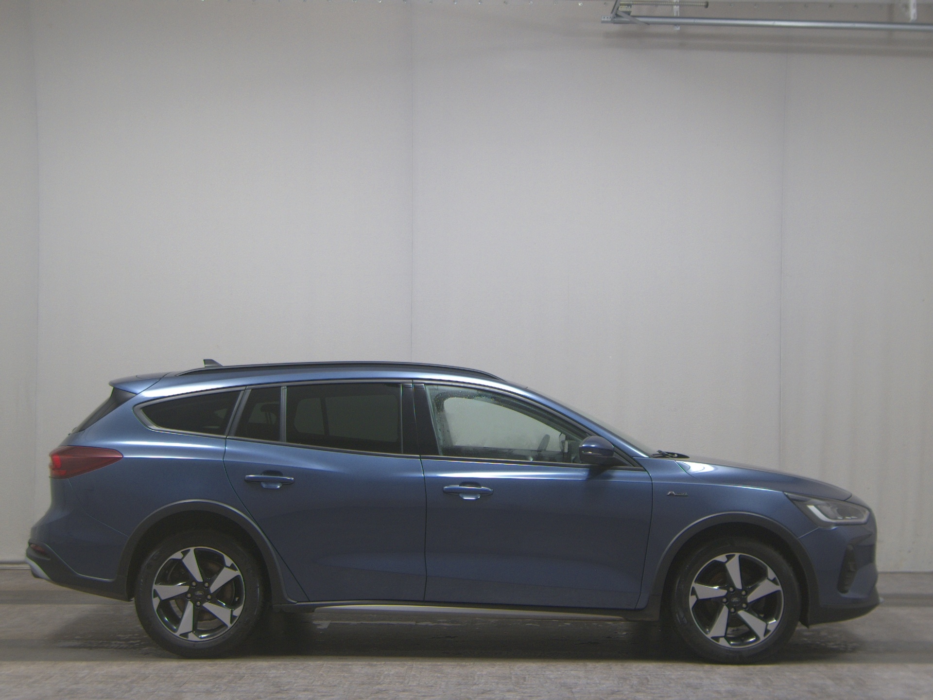 Ford Focus Turnier 1.0 EB Active Navi LED RFK Shz PDC