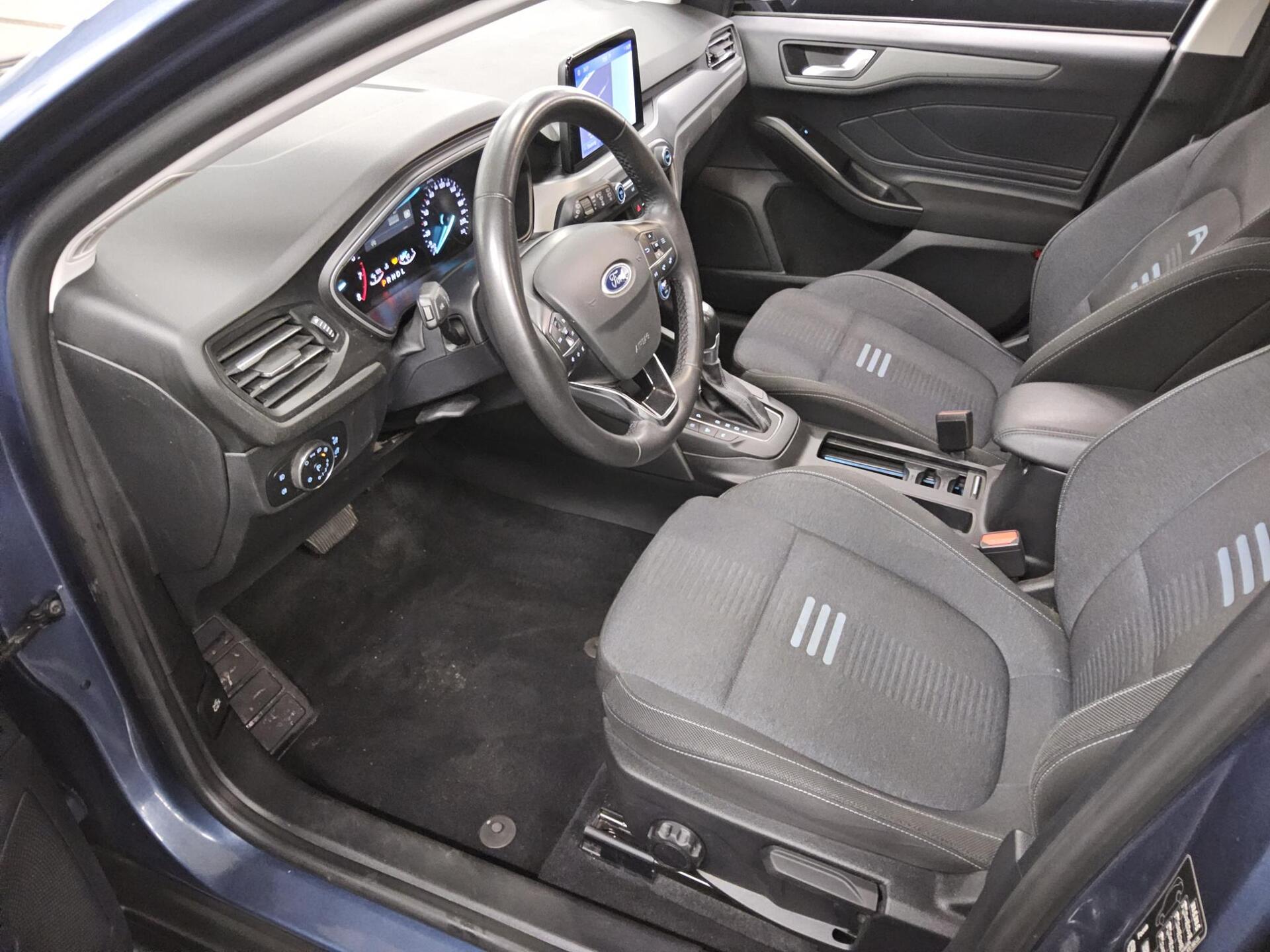 Ford Focus Turnier 1.0 EB Active Navi LED RFK Shz PDC 8