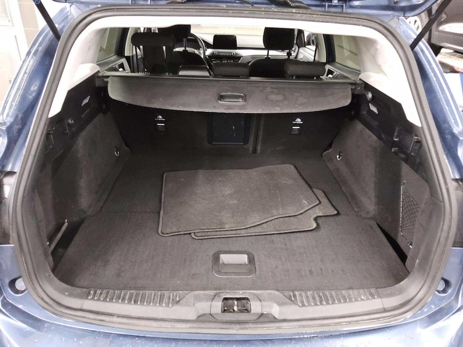 Ford Focus Turnier 1.0 EB Active Navi LED RFK Shz PDC 11