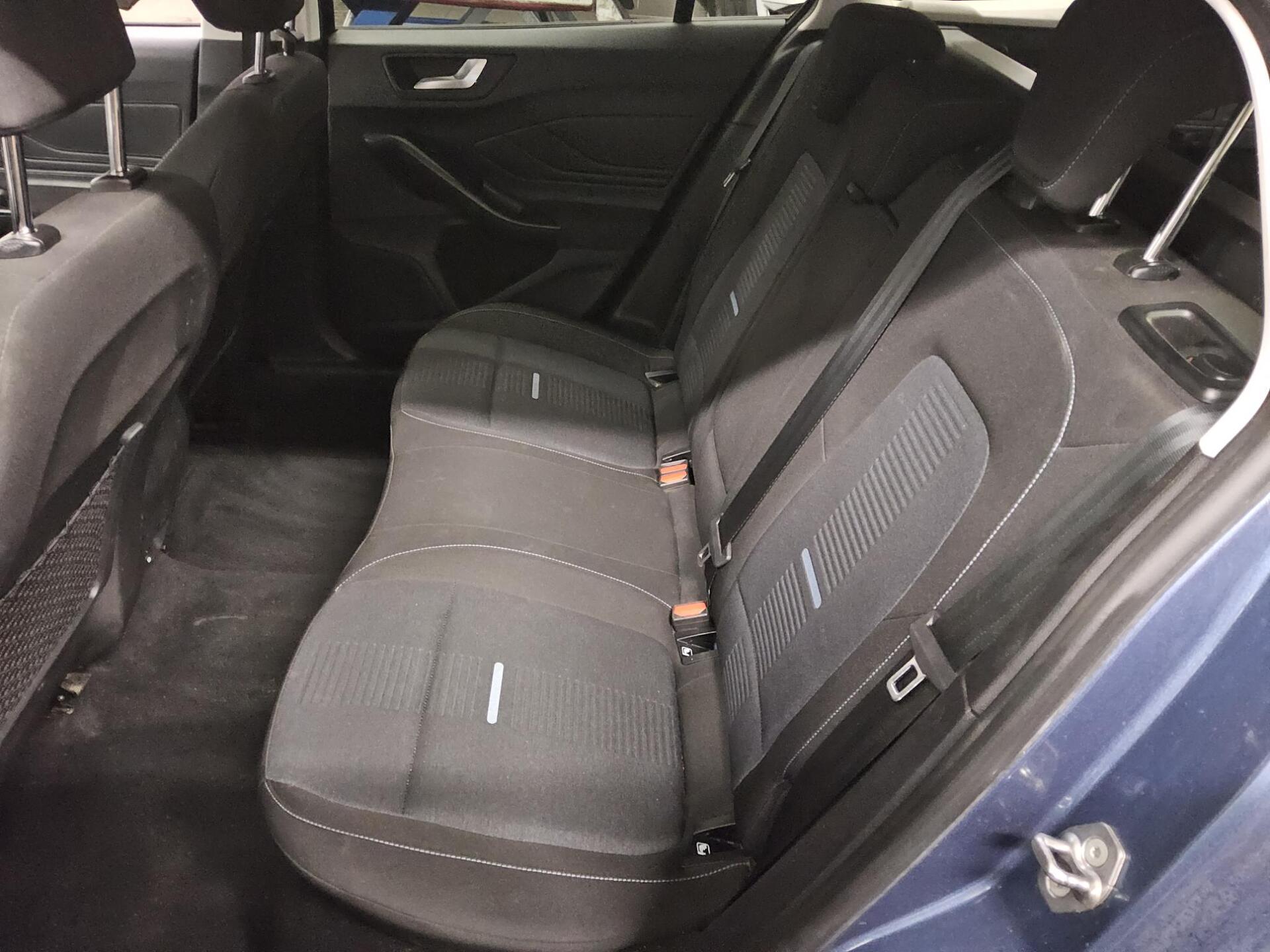 Ford Focus Turnier 1.0 EB Active Navi LED RFK Shz PDC 13