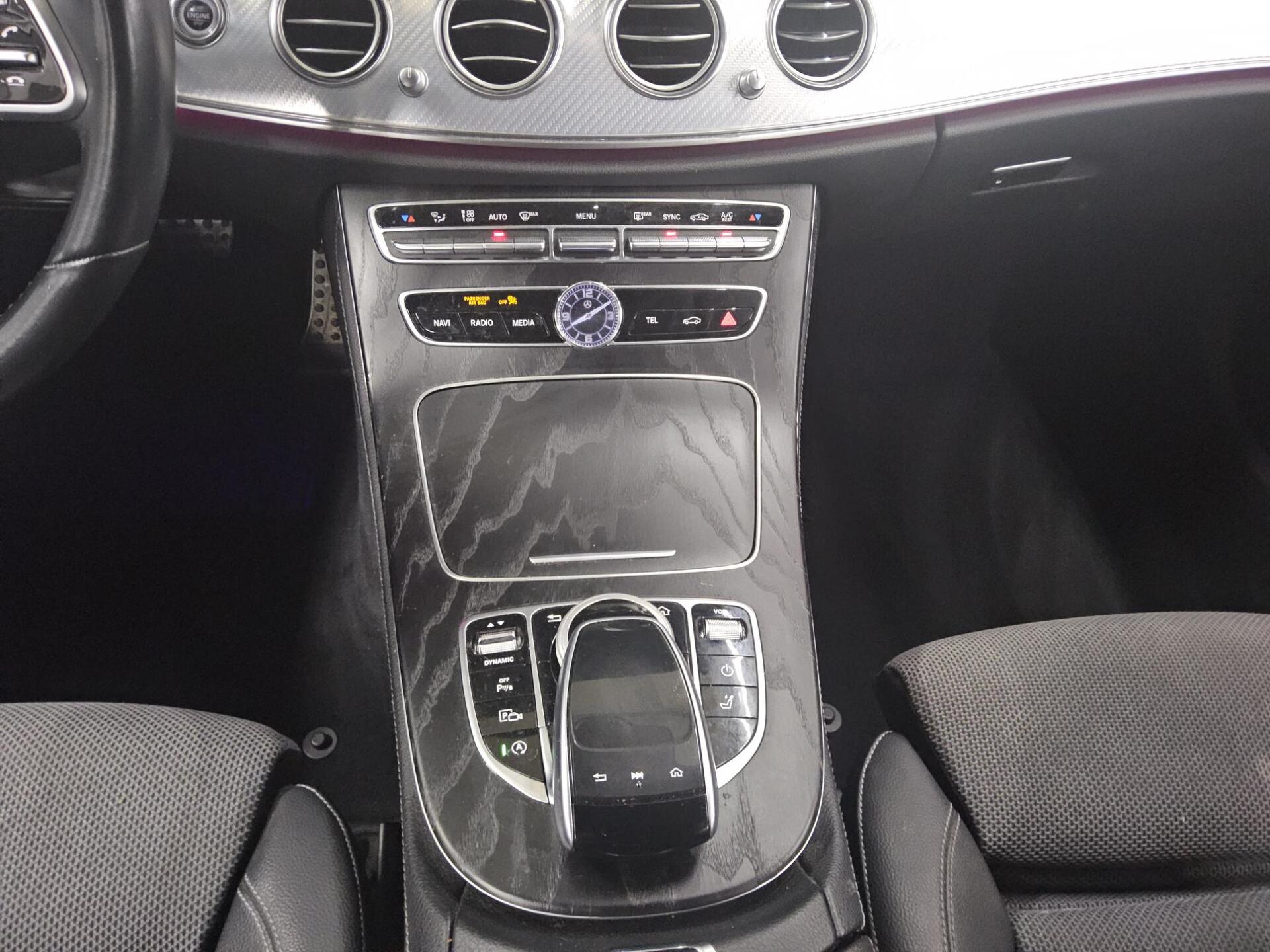 Mercedes-Benz E 300 T d Avantgarde Navi LED Widescreen RFK 6