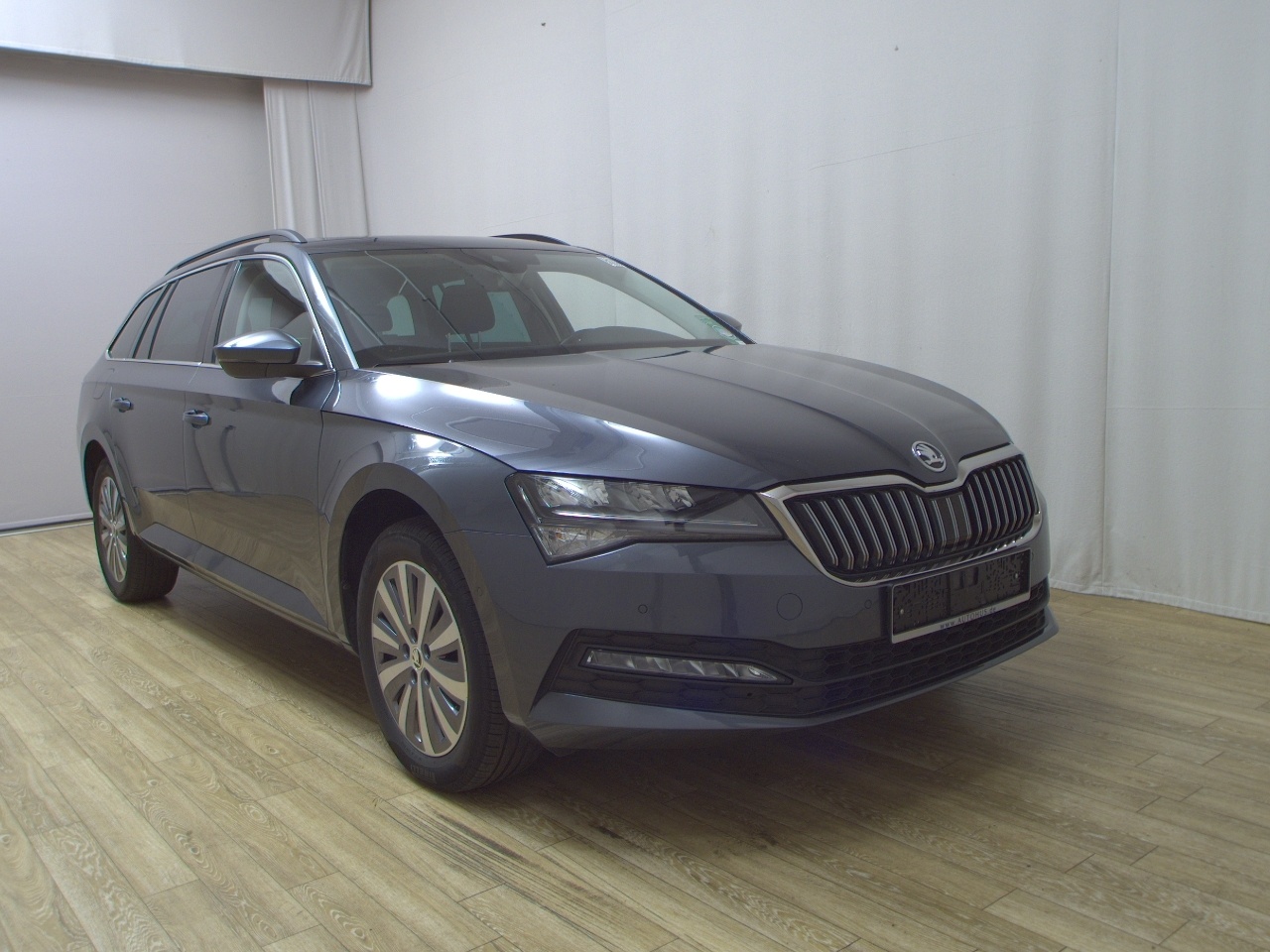 Skoda Superb Kombi 2.0 TDI Ambition Navi LED vc Pano 3