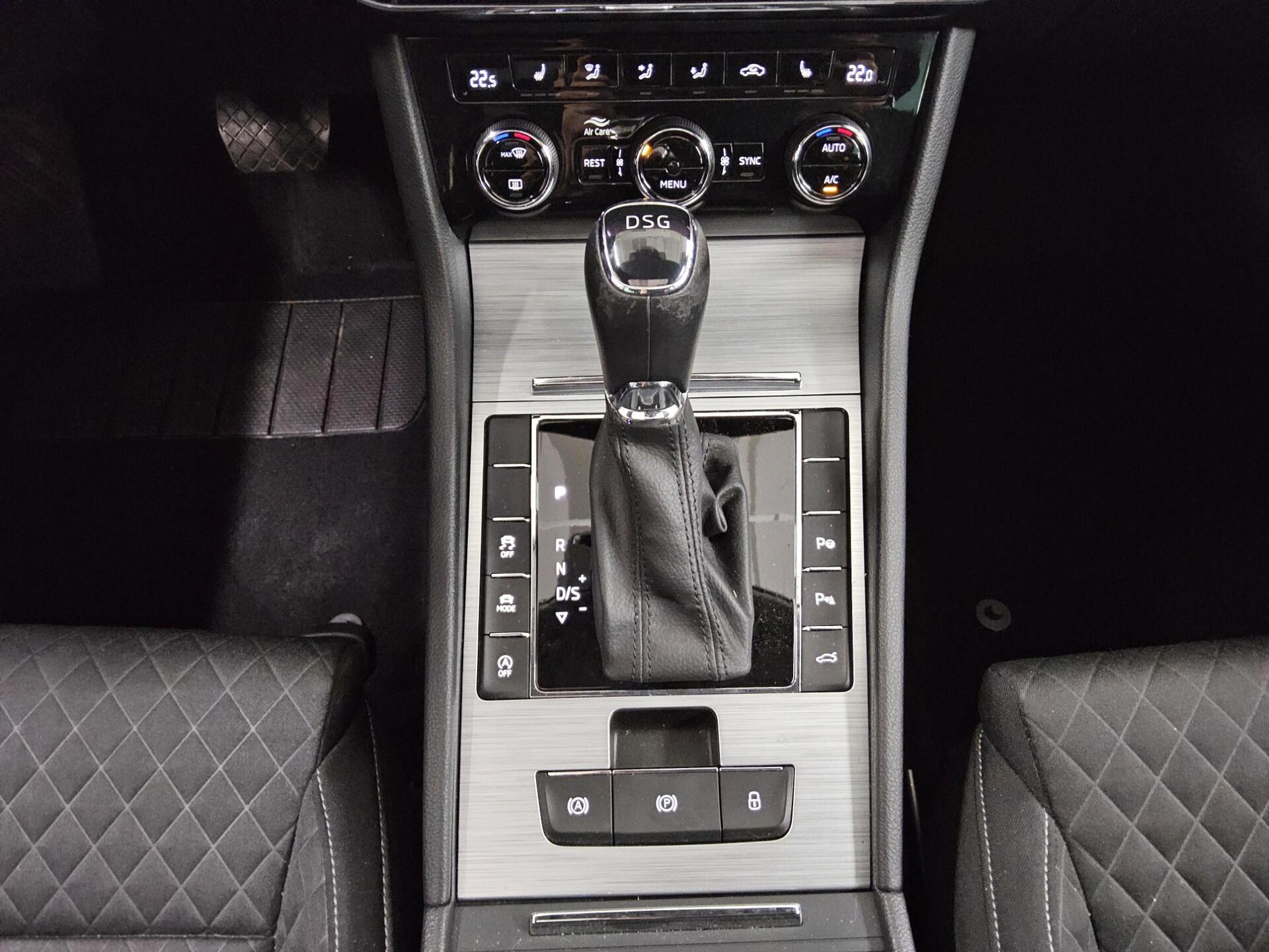 Skoda Superb Kombi 2.0 TDI Ambition Navi LED vc Pano 6