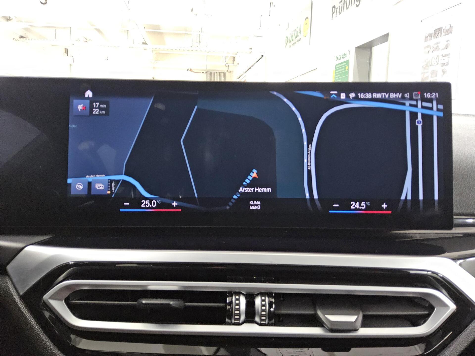 BMW 320dA Touring M-Sport LCI Leder Navi HuD Curved 7