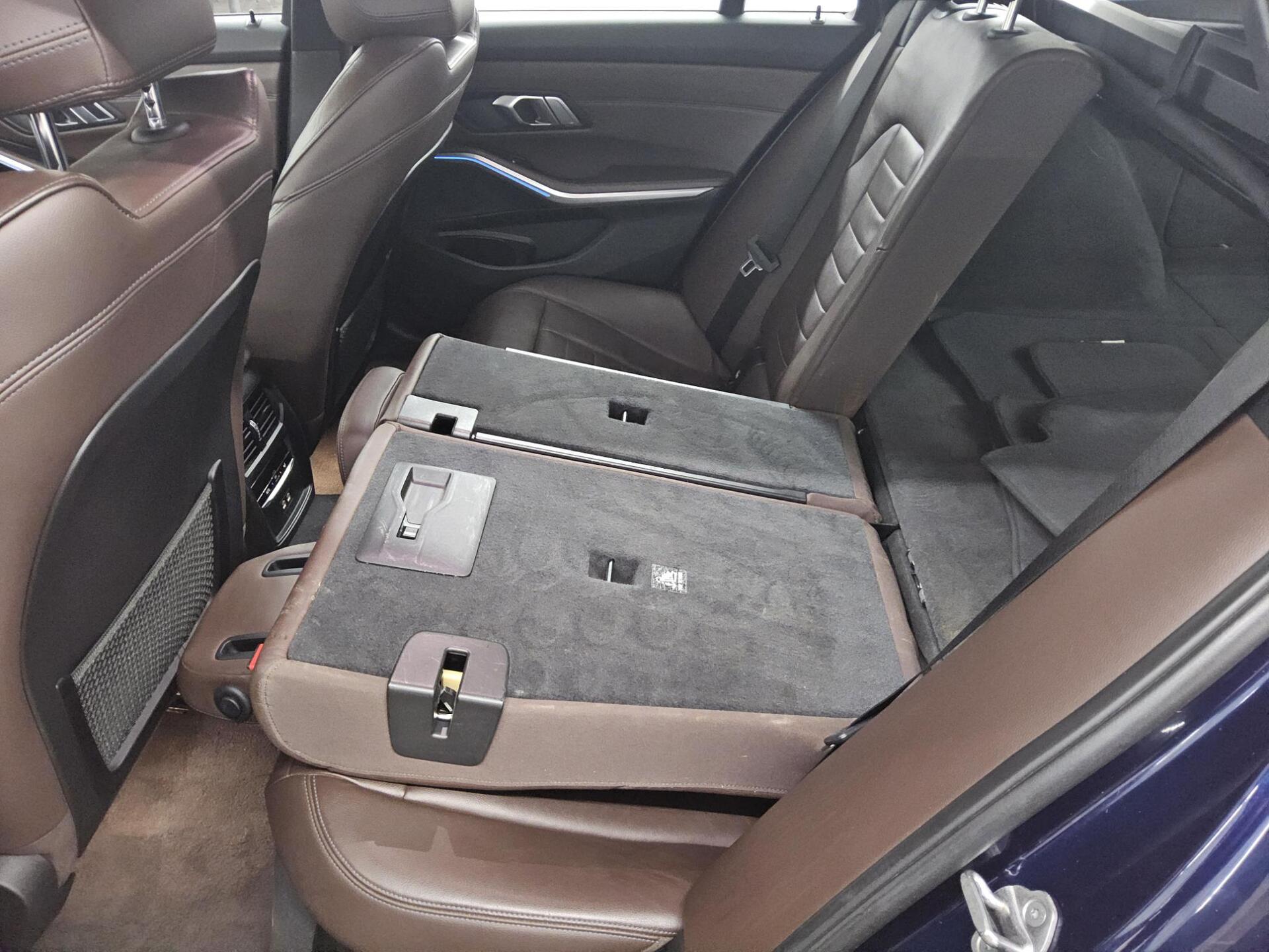 BMW 320dA Touring M-Sport LCI Leder Navi HuD Curved 13