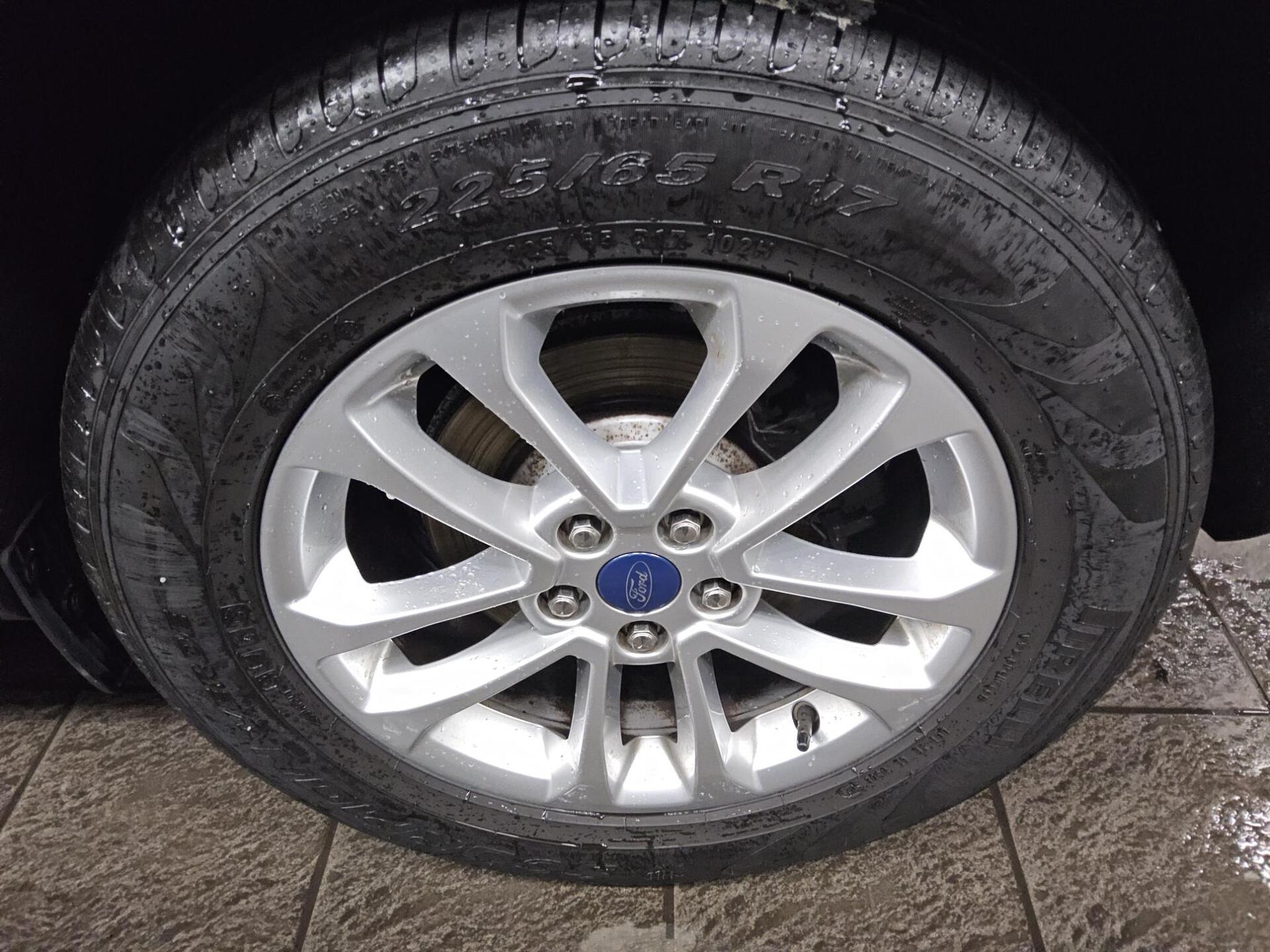 Ford Kuga 2.0 EB Titanium Navi Pano LED AHK 11