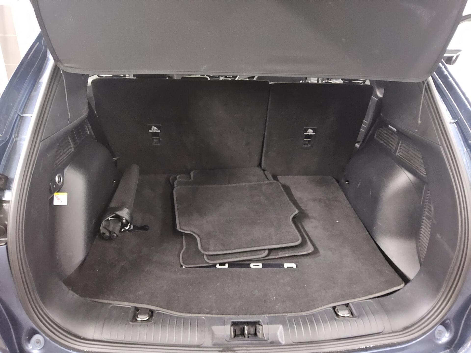 Ford Kuga 2.0 EB Titanium Navi Pano LED AHK 12