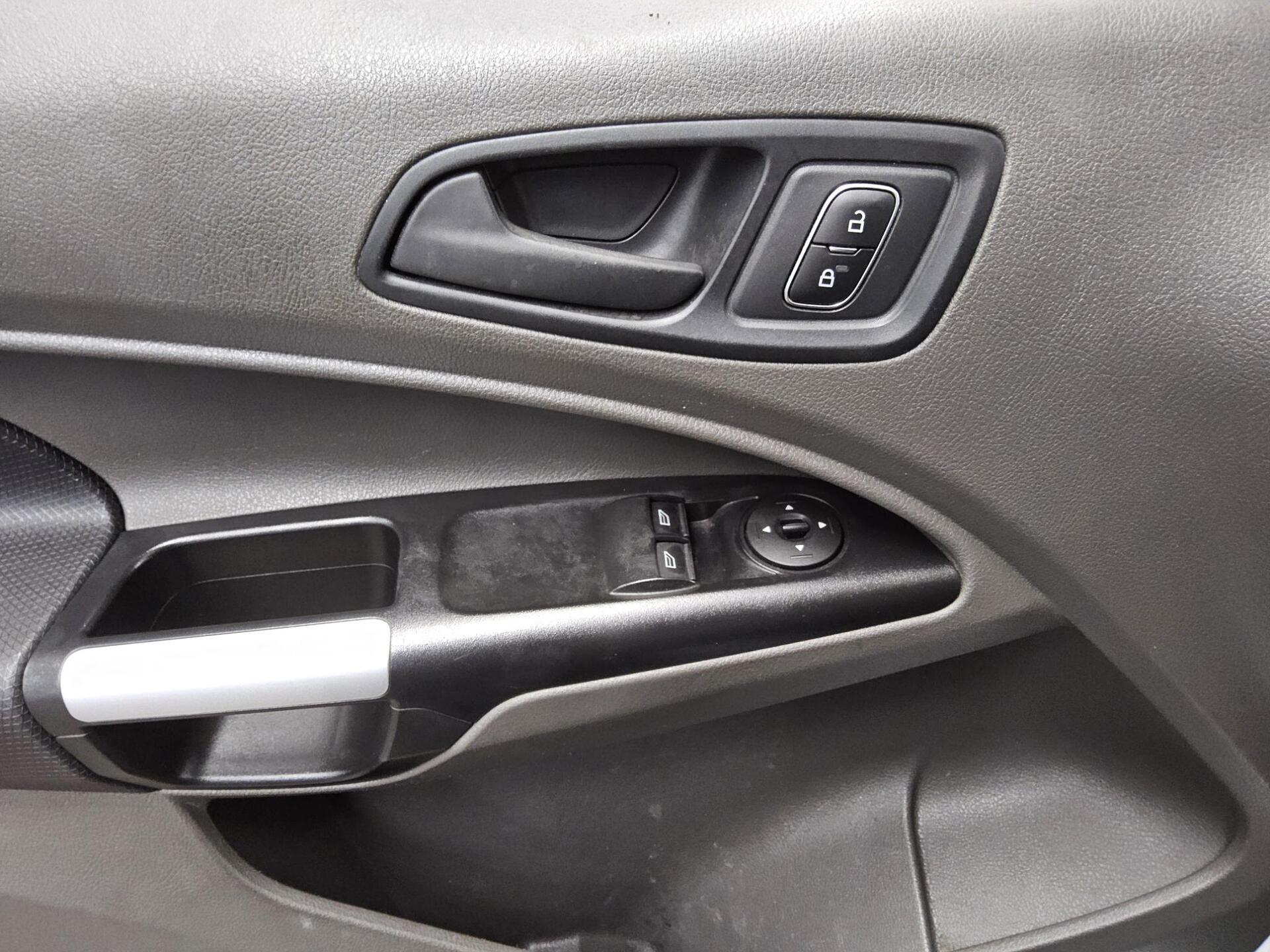 Ford Transit Connect 1.5 EB Trend L2 3-Sitze Regale 9