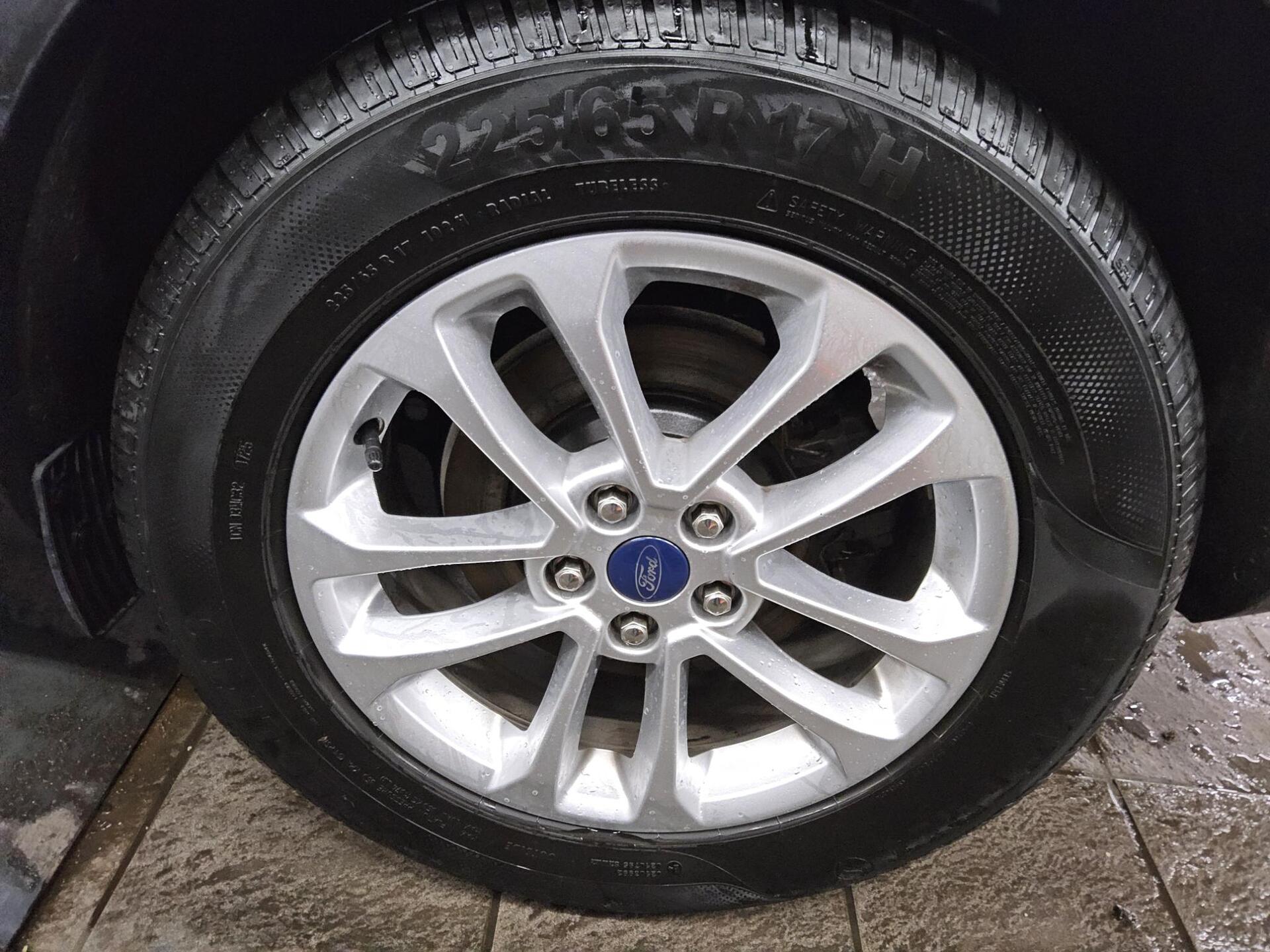 Ford Kuga 1.5 EB Titanium X Navi LED HuD Pano AHK Shz 12