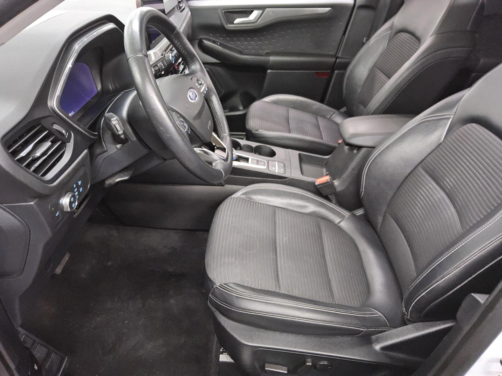 Ford Kuga 1.5 EB Titanium X Navi LED HuD Pano AHK Shz 9