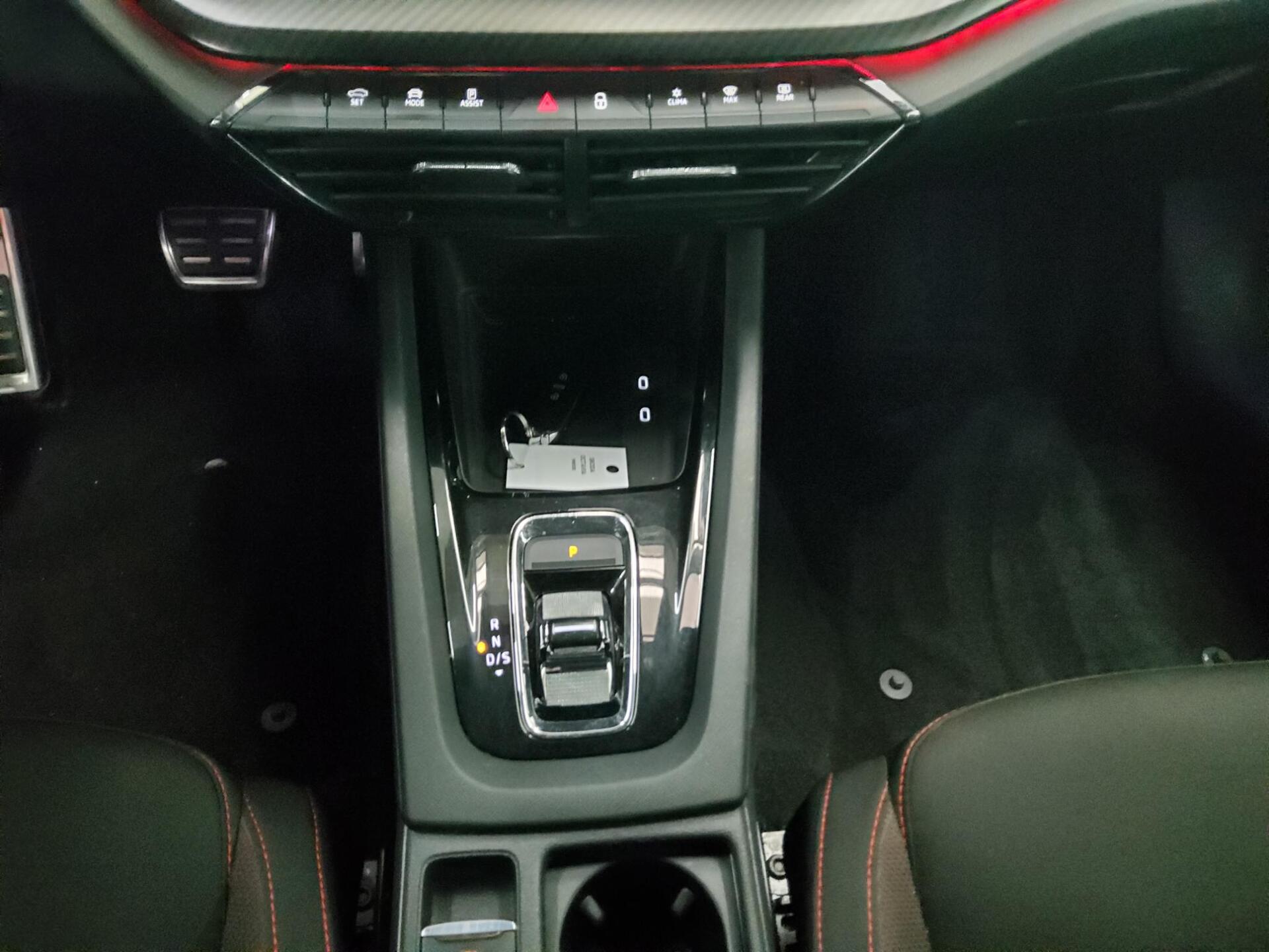 Skoda Octavia Kombi 2.0 TDI RS Navi Matrix vc AHK HuD 6